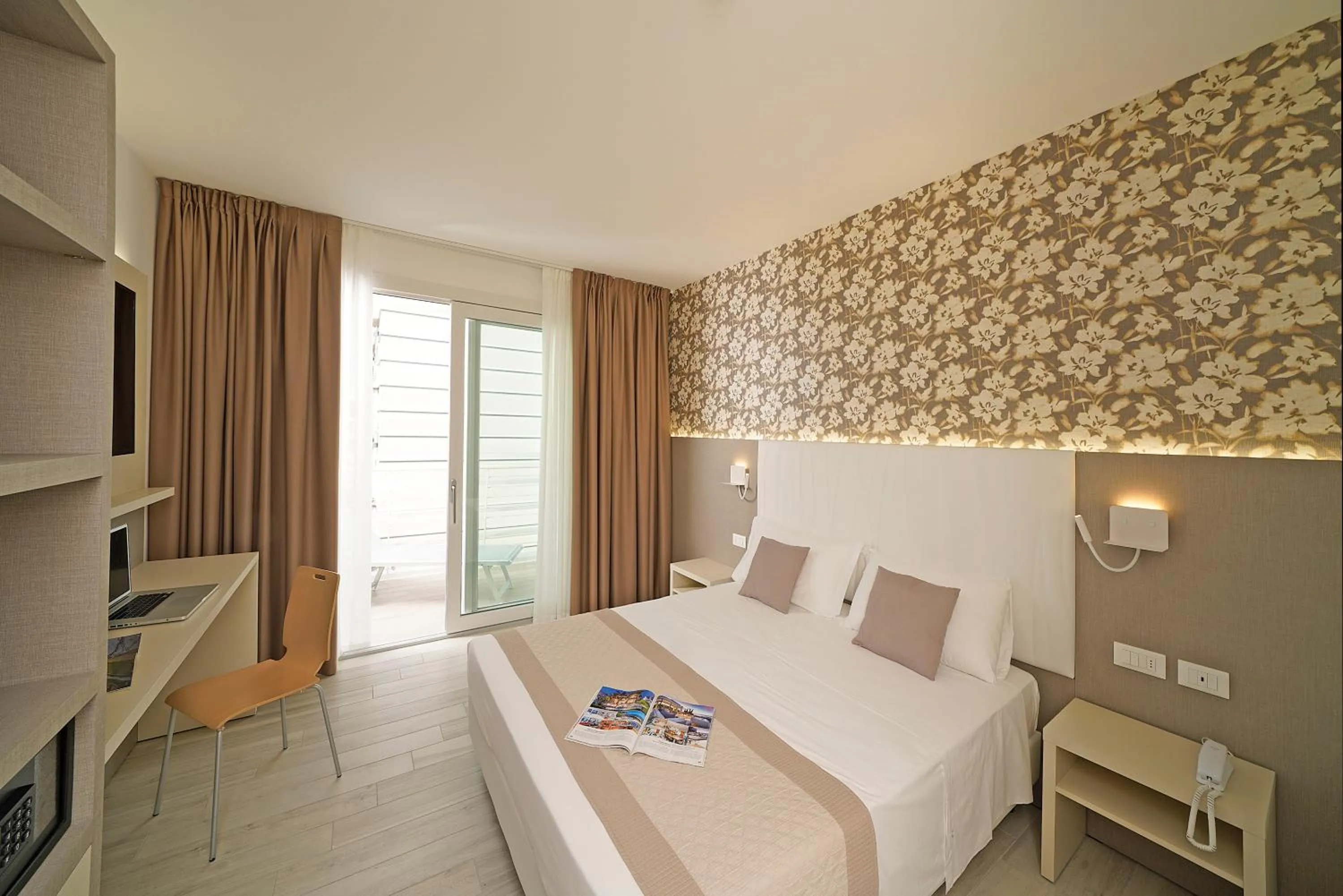 Bed in Hotel Strand a frontemare