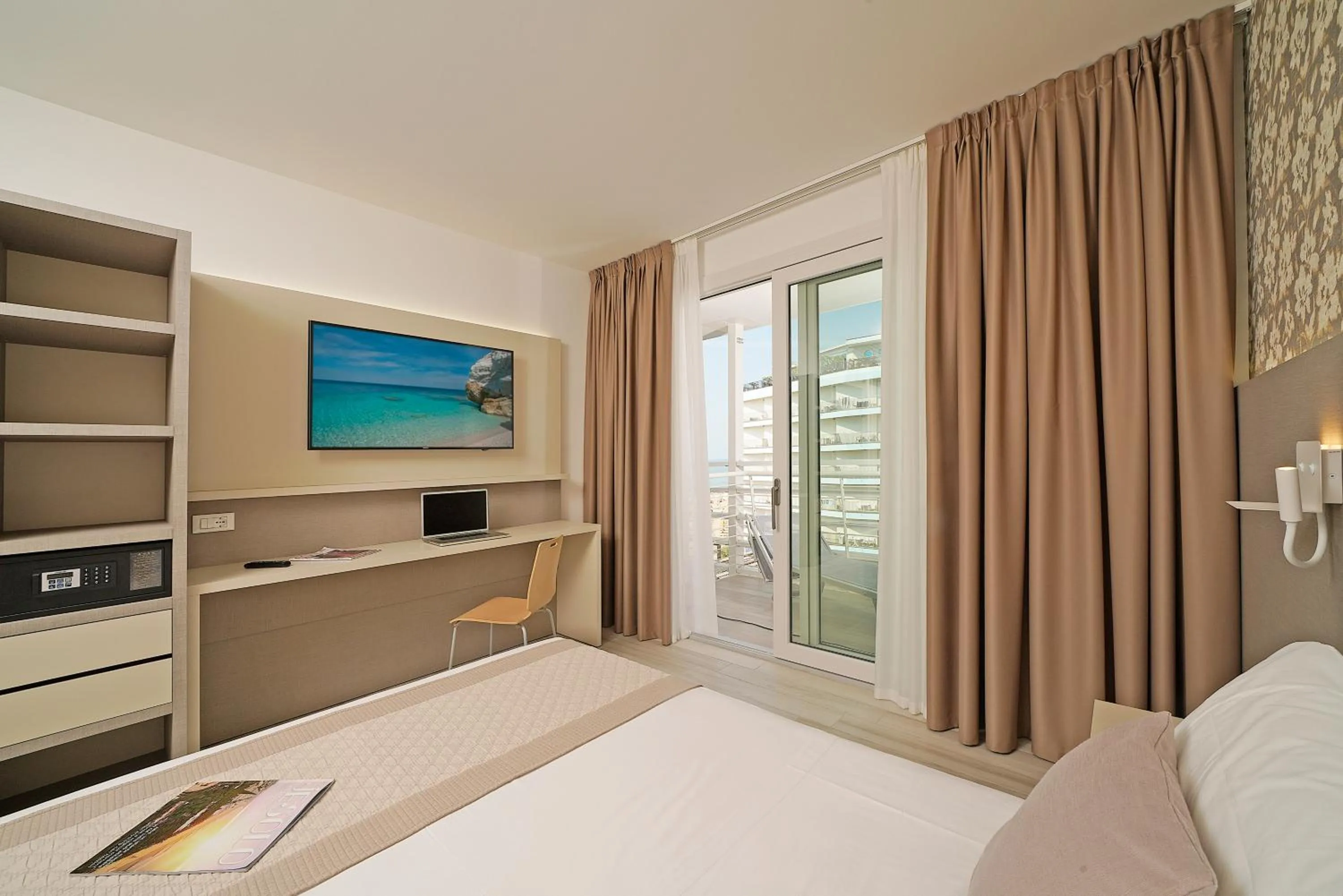 Bed in Hotel Strand a frontemare