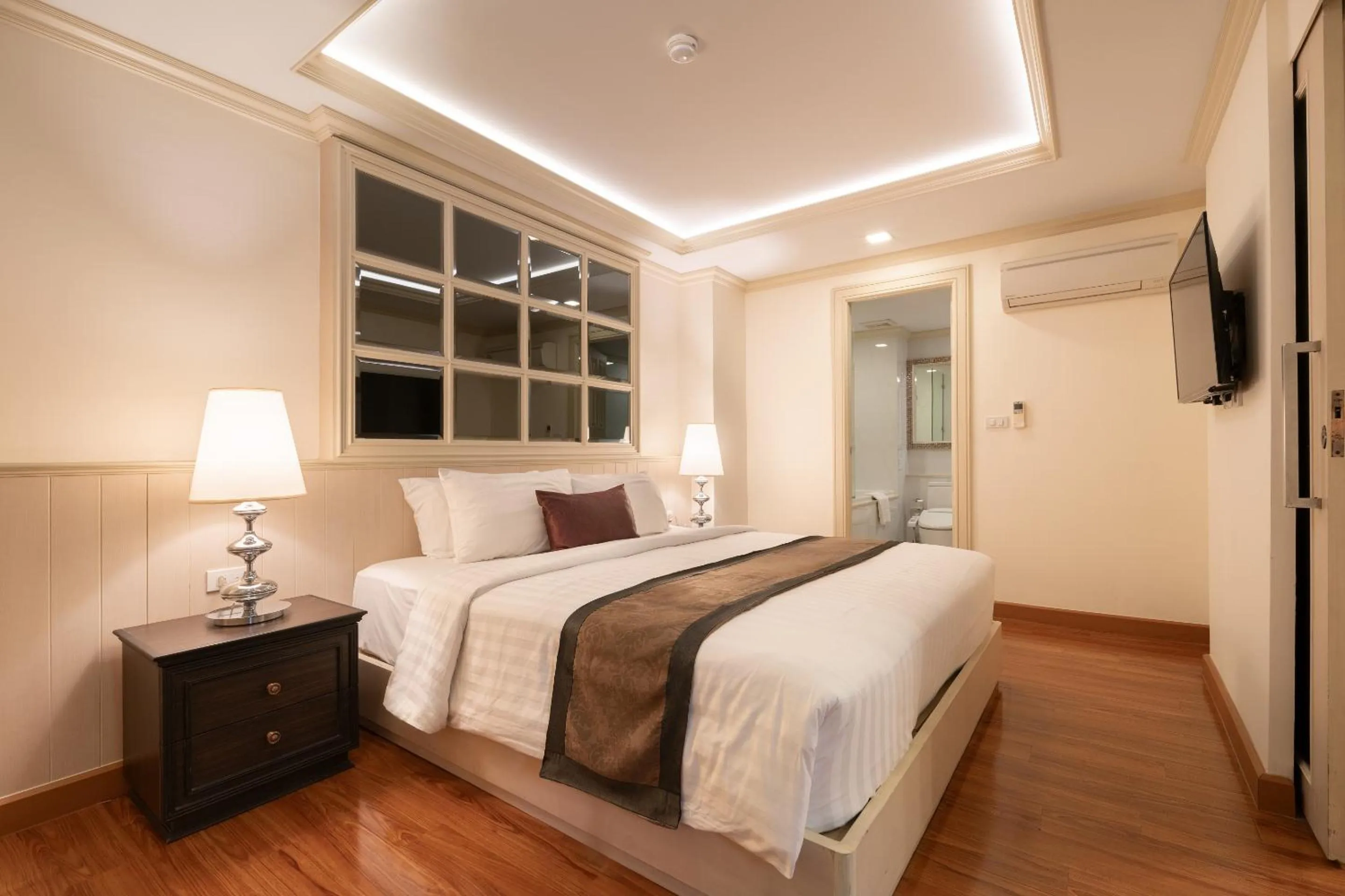 Bed in Syama Hana Executive Apartments Thonglor
