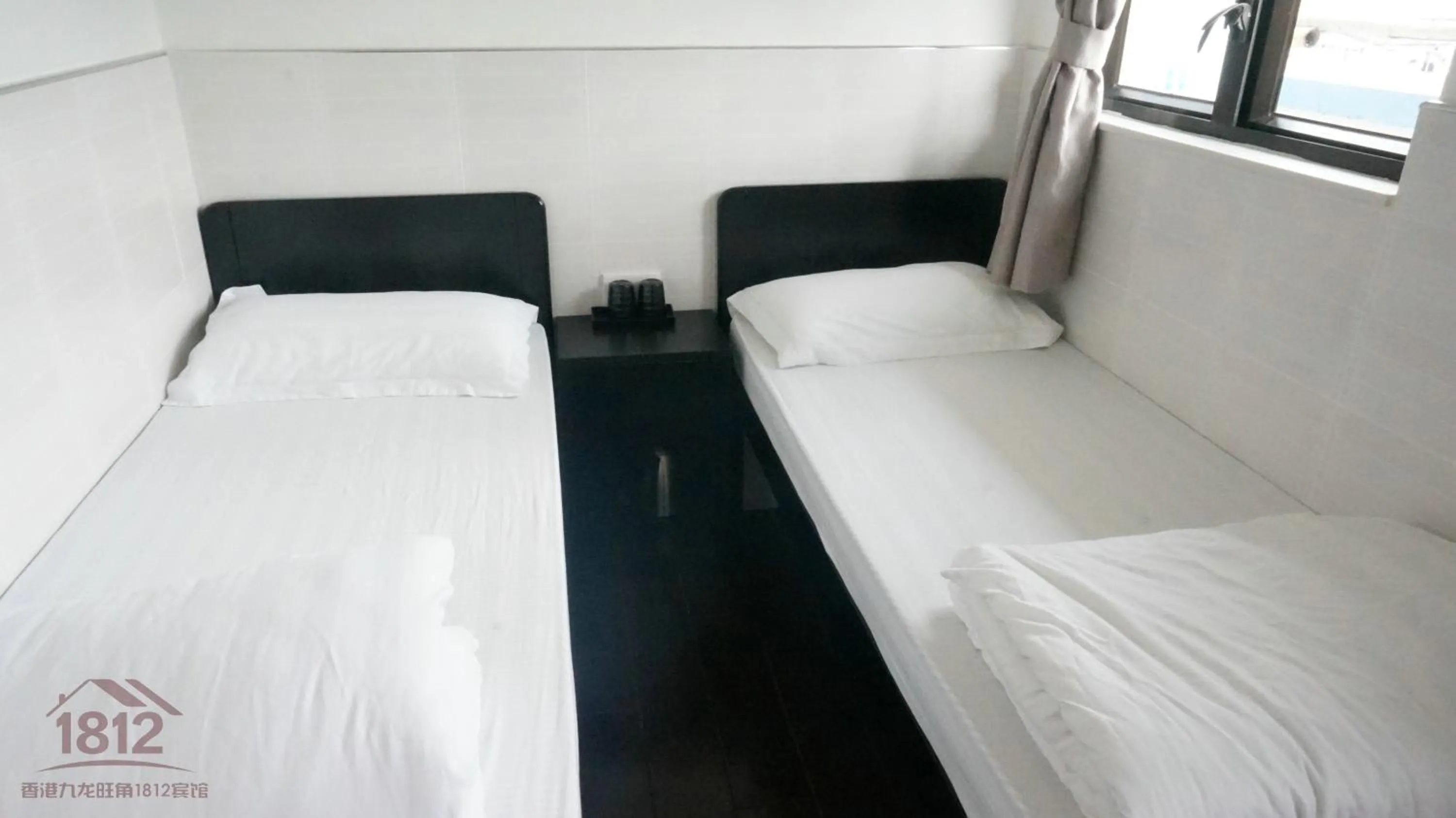 Photo of the whole room, Bed in Kowloon Mongkok 1812 Guest House