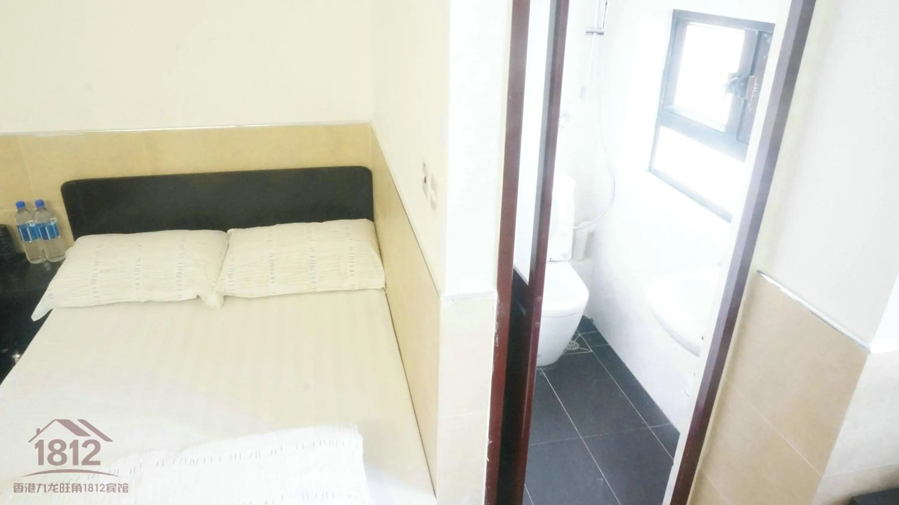 Photo of the whole room, Bed in Kowloon Mongkok 1812 Guest House