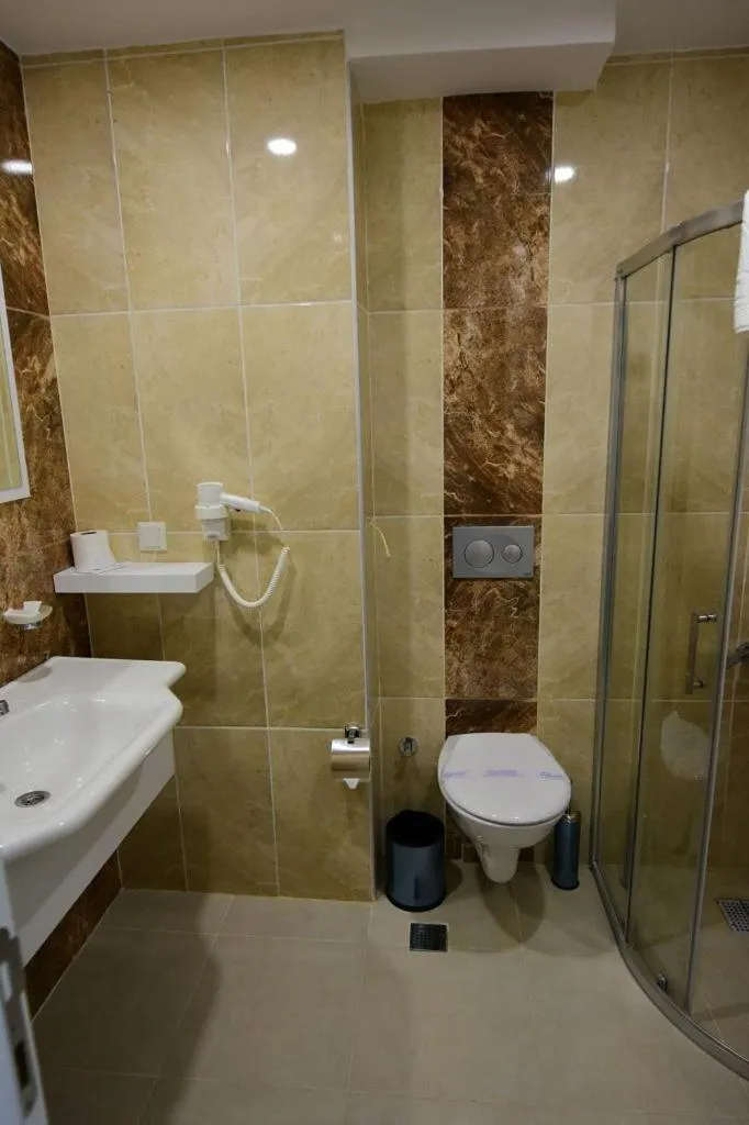 Toilet in KALİYE ASPENDOS HOTEL