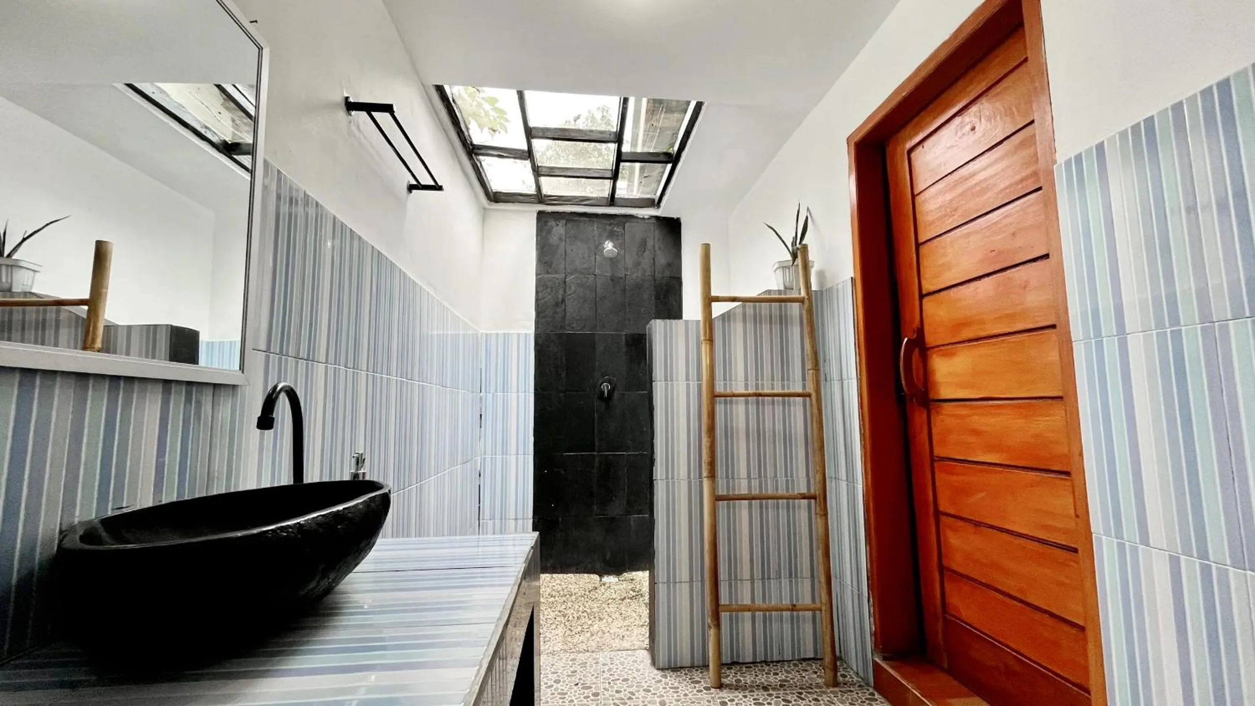 Bathroom in Florine's Garden