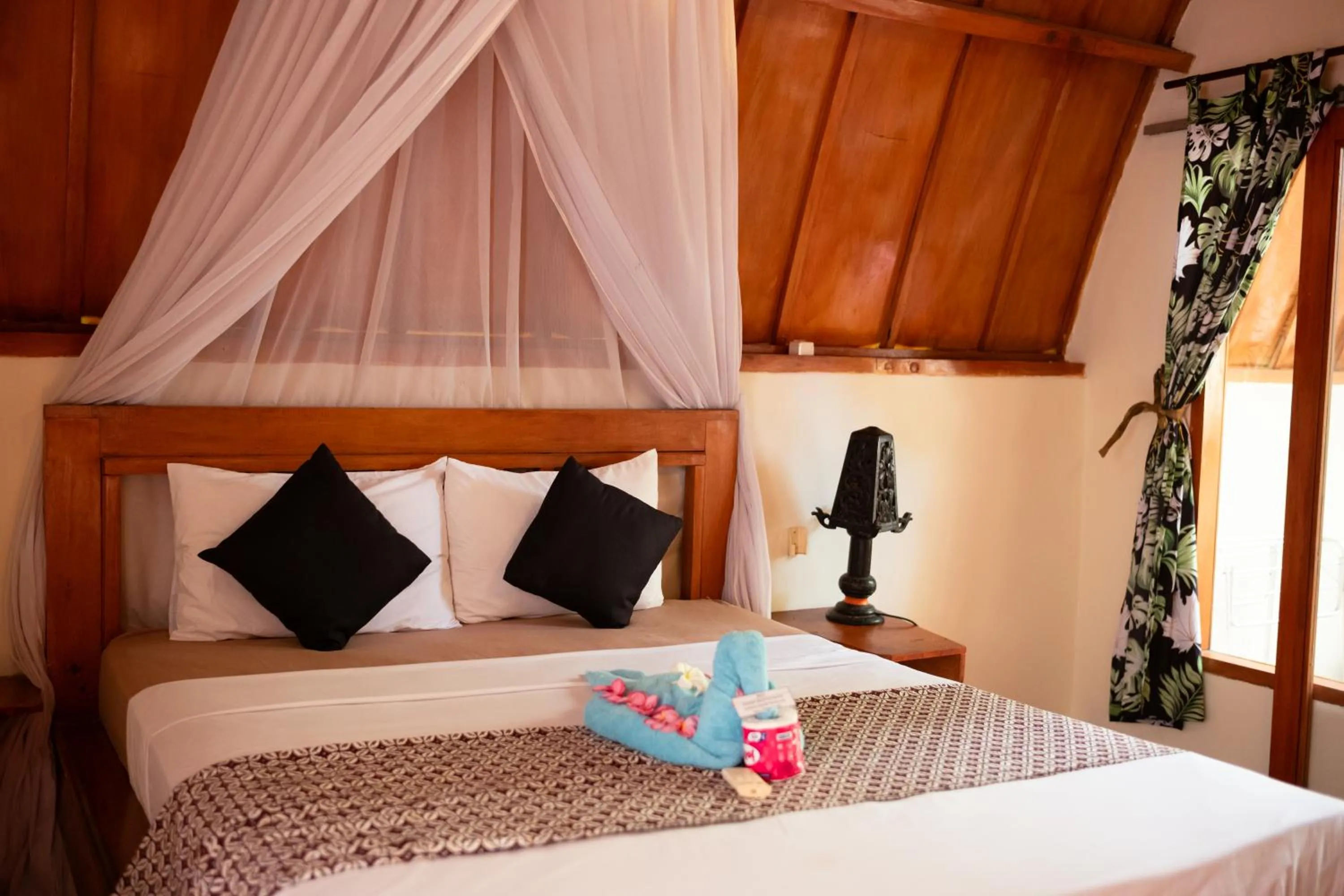 Bedroom, Bed in Florine's Garden