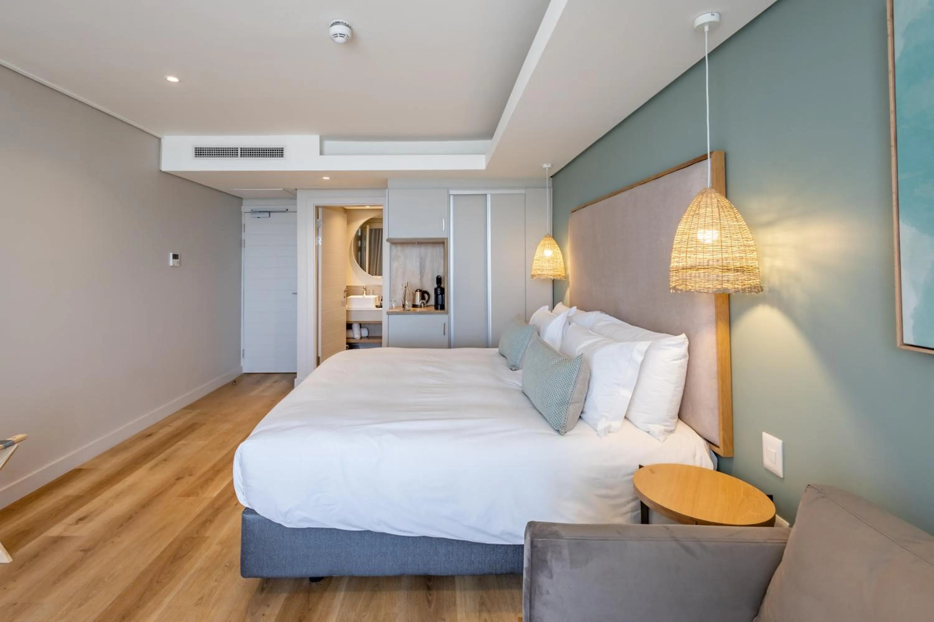 Bed in Plett Quarter Hotel - Lion Roars Hotels & Lodges