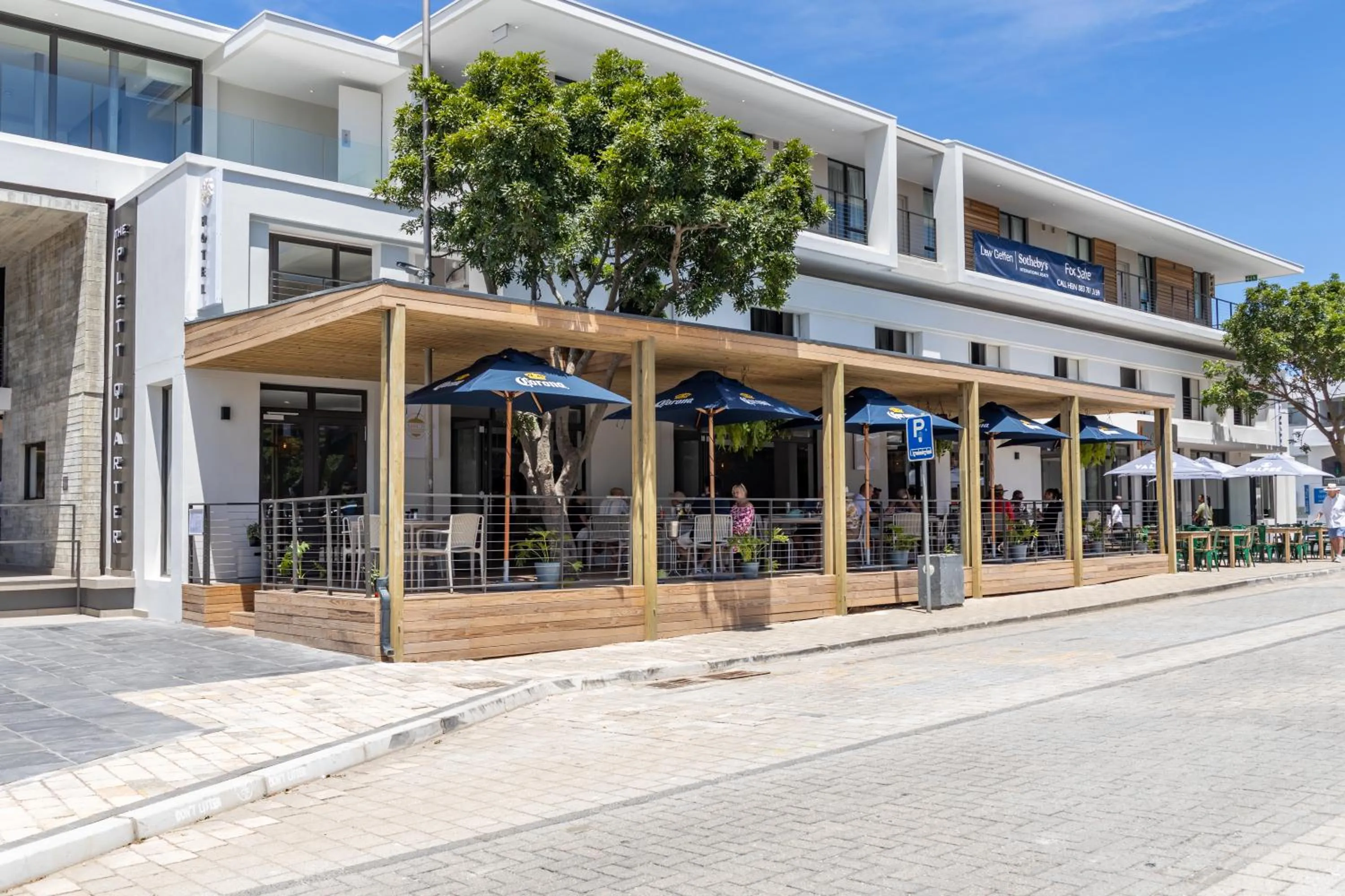 Restaurant/places to eat in Plett Quarter Hotel - Lion Roars Hotels & Lodges