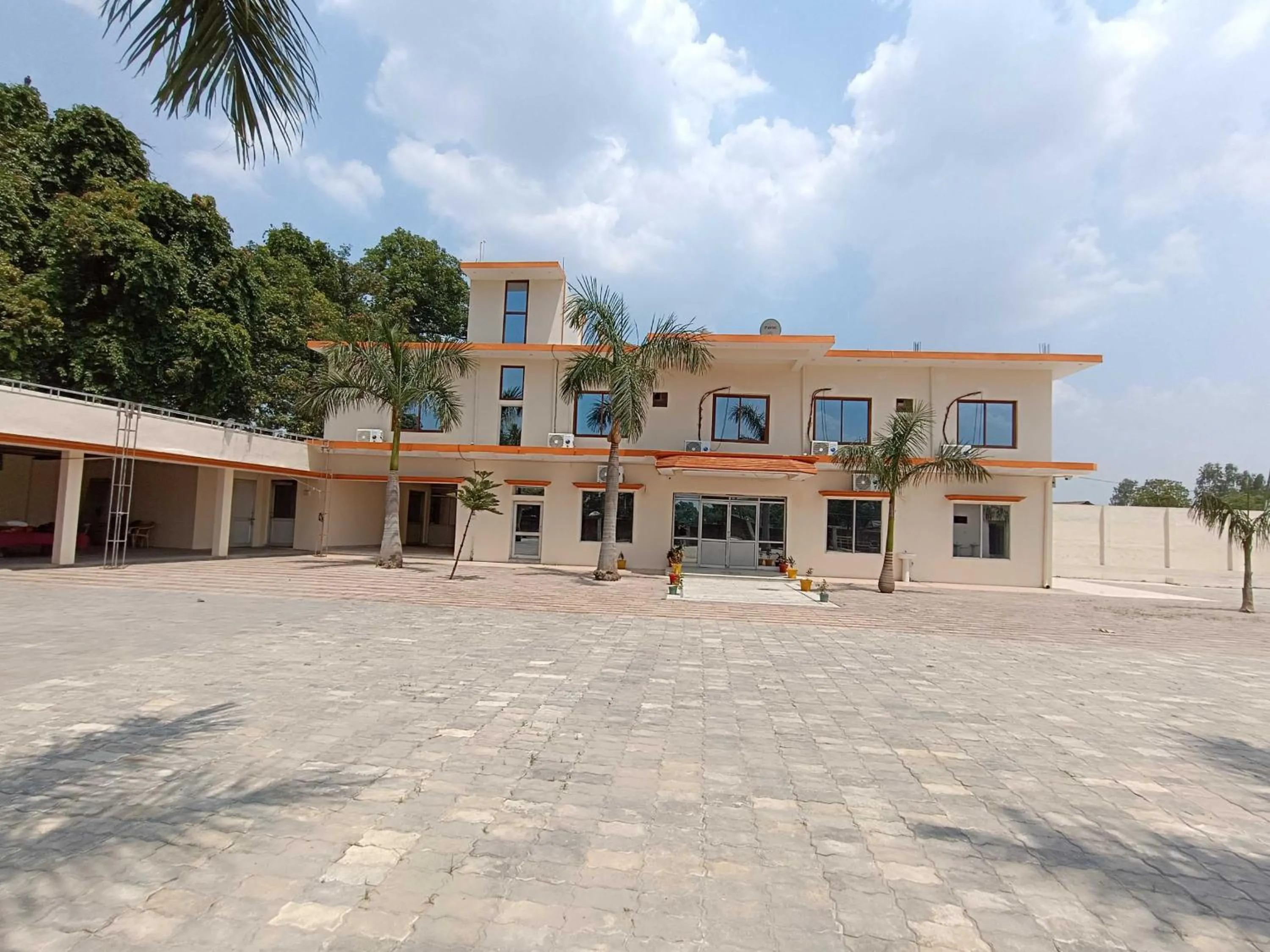 Facade/entrance in Hotel O Home Kanak Hotel & Resort Homestay