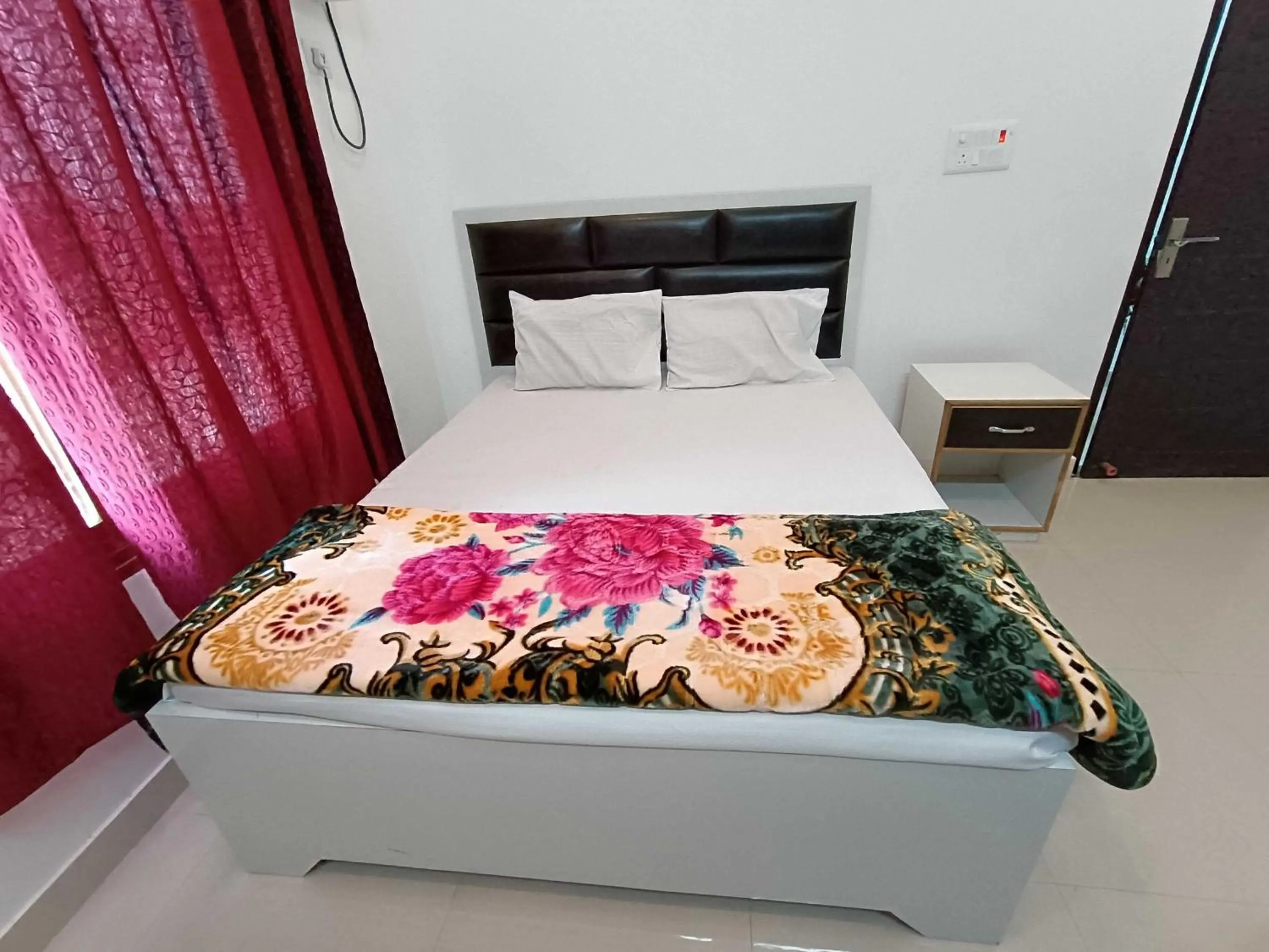 Bedroom, Bed in Hotel O Home Kanak Hotel & Resort Homestay