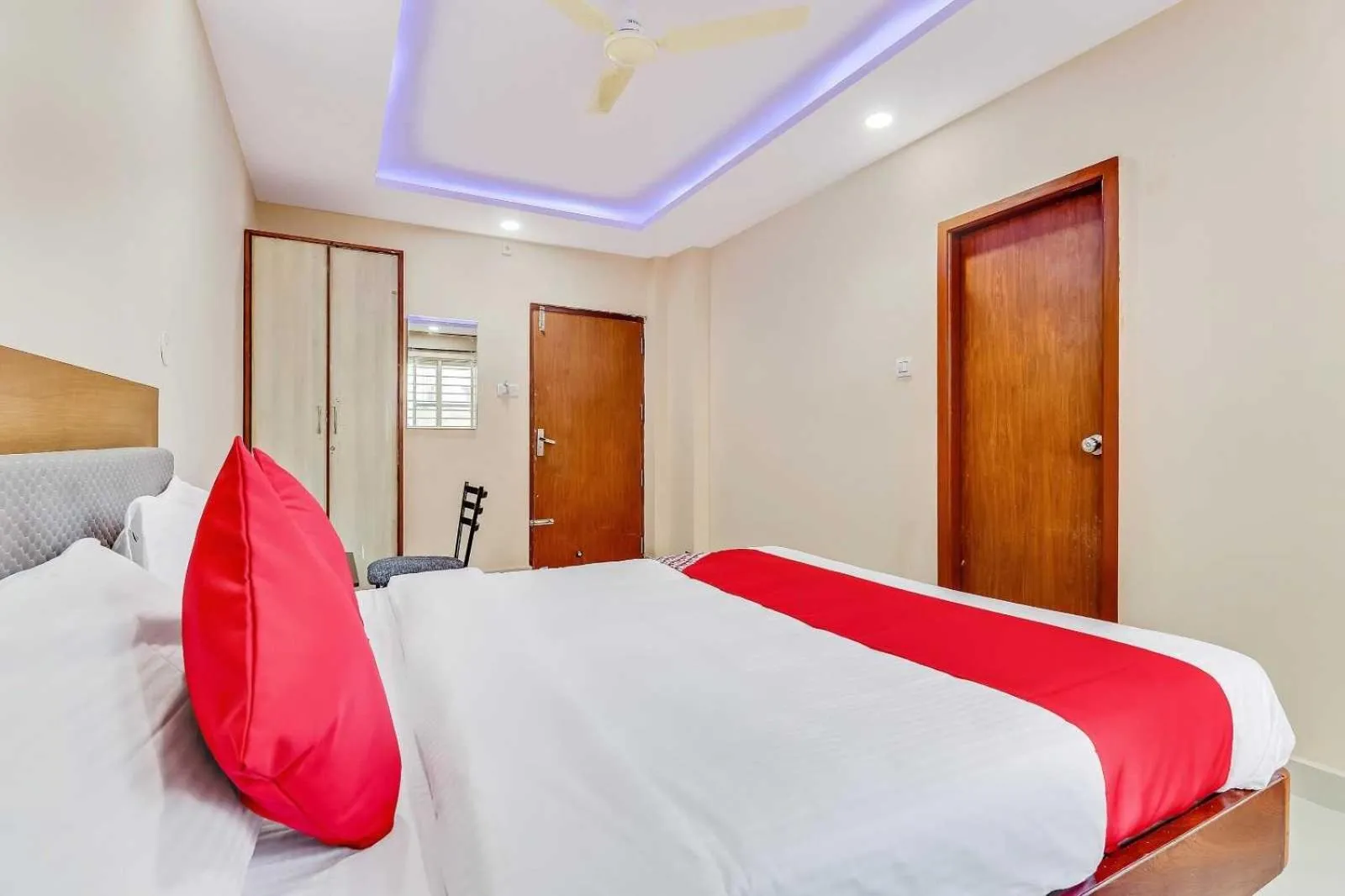 Bedroom, Bed in Collection O Champion Paradise