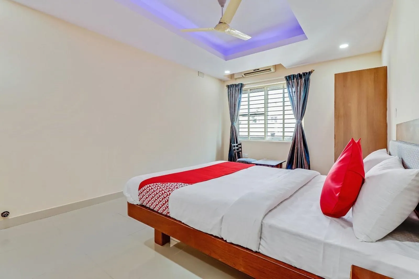 Bedroom, Bed in Collection O Champion Paradise