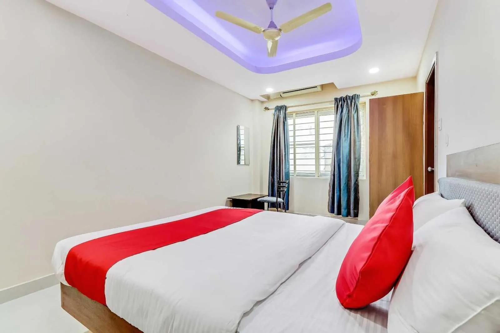 Bedroom, Bed in Collection O Champion Paradise