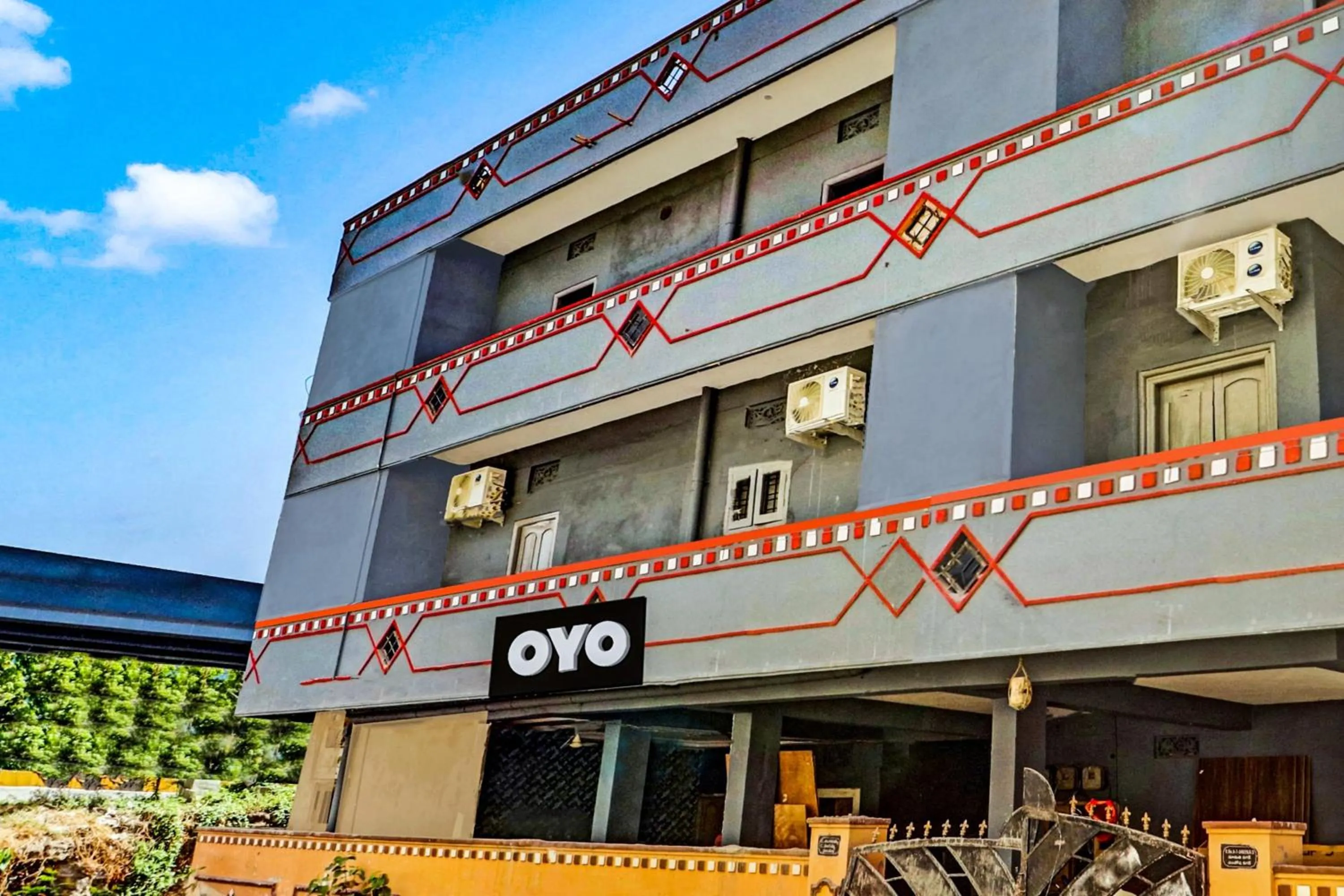 Facade/entrance in Hotel O Lavish Stay