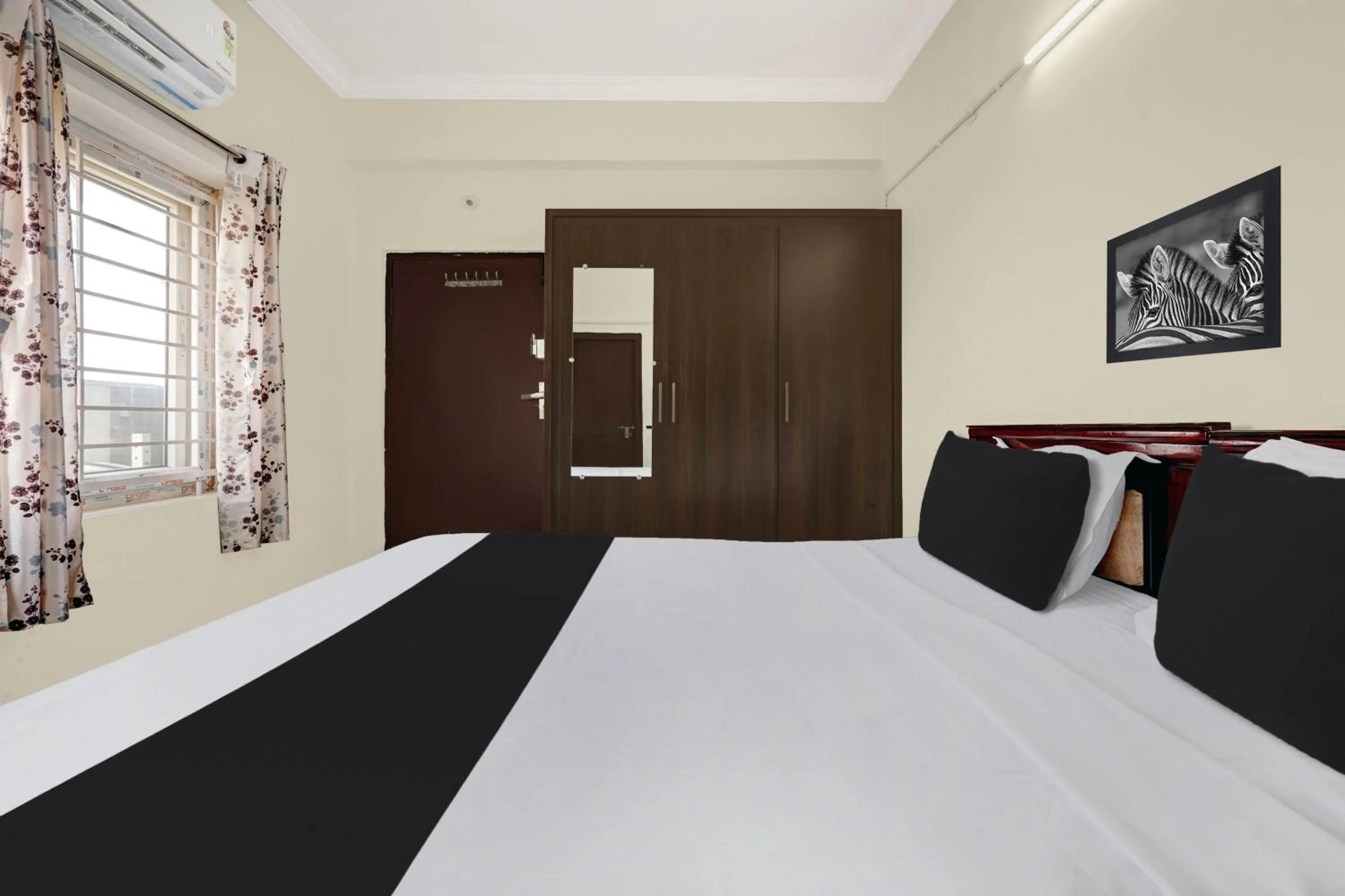 Bedroom, Bed in Super Hotel O Ramaraopet Near Kakinada Beach