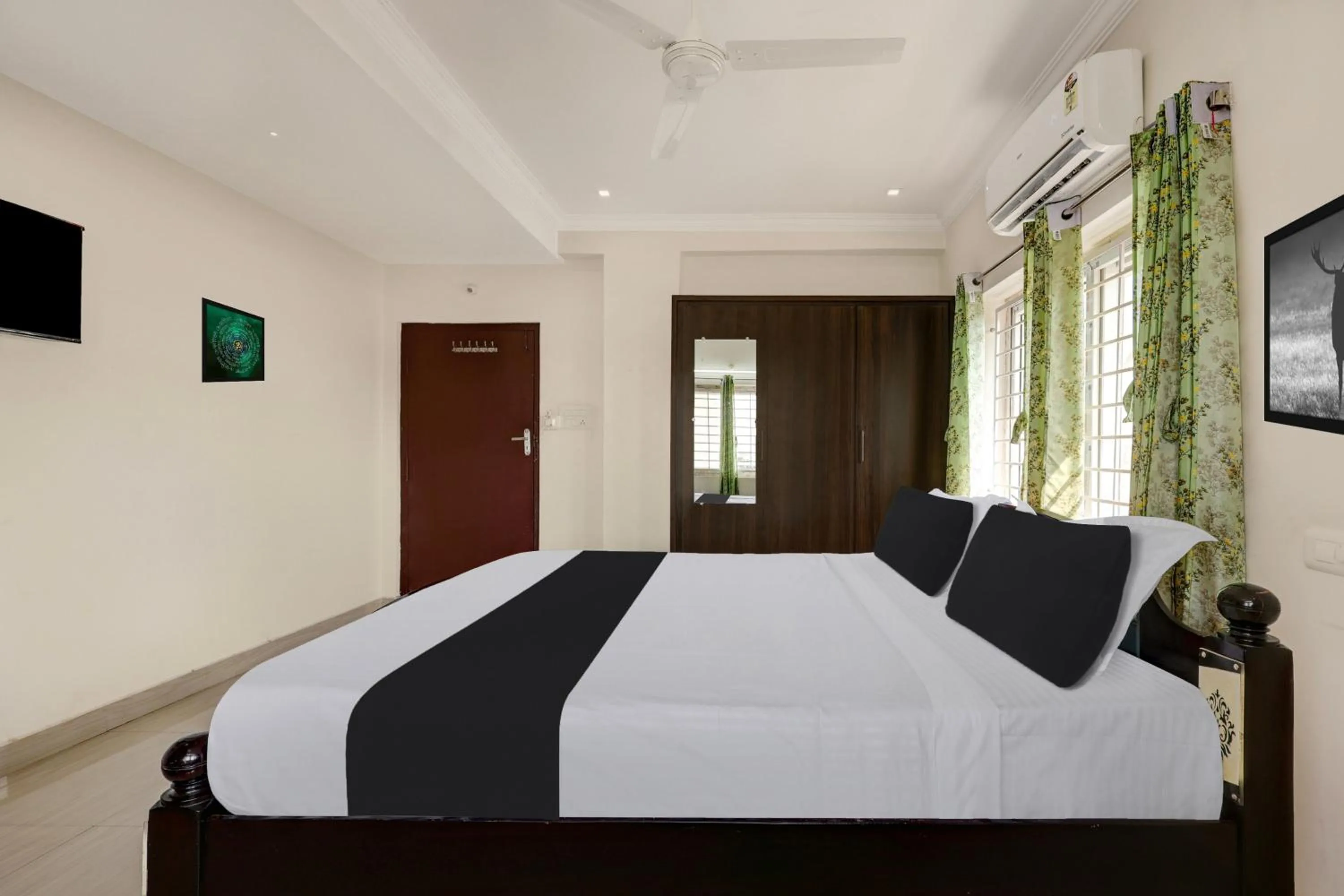 Bedroom, Bed in Super Hotel O Ramaraopet Near Kakinada Beach