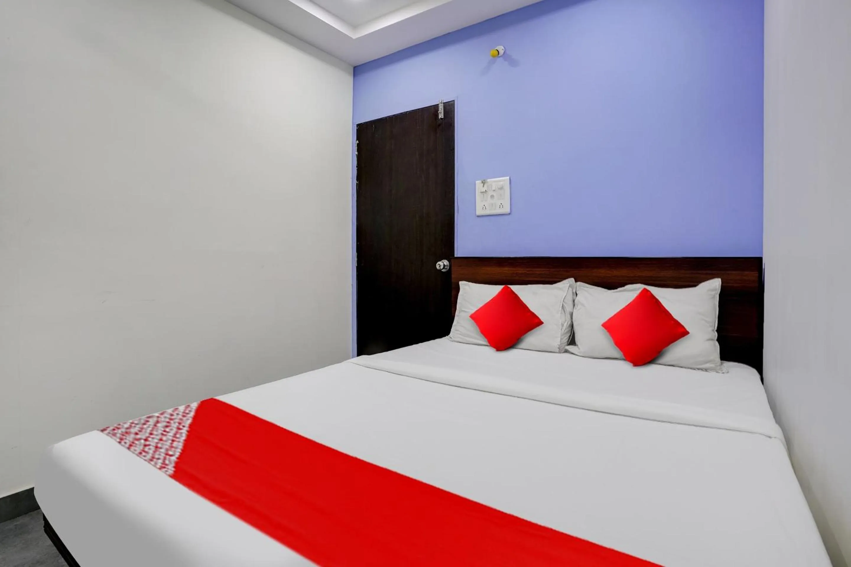 Bedroom, Bed in Hotel O Ashwi