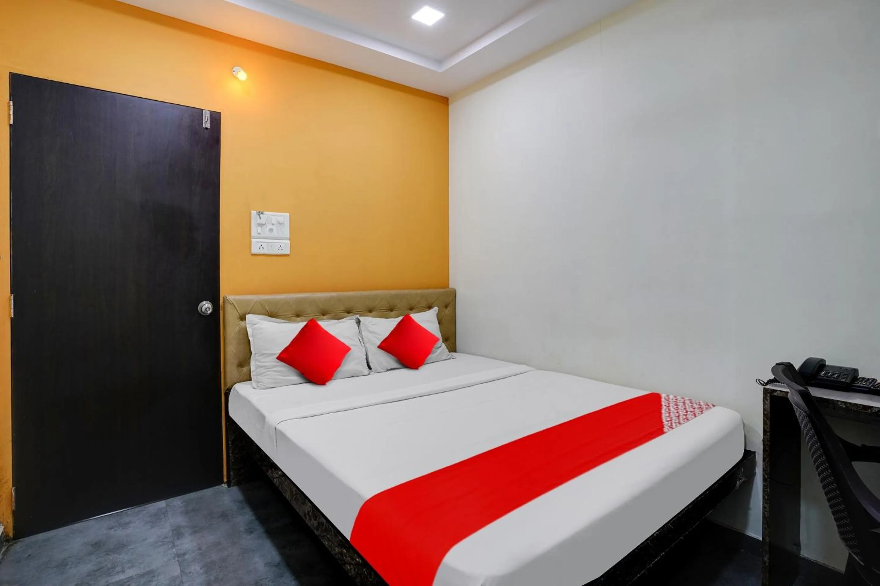 Bedroom, Bed in Hotel O Ashwi