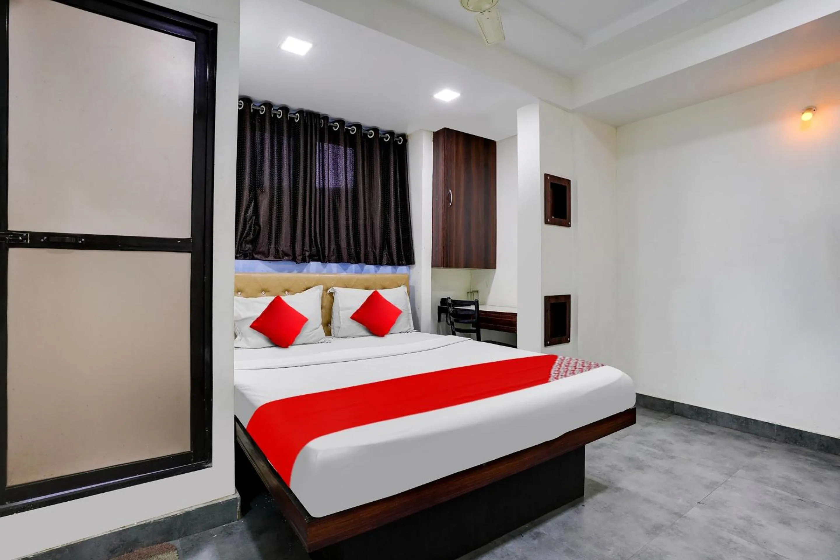 Bedroom, Bed in Hotel O Ashwi