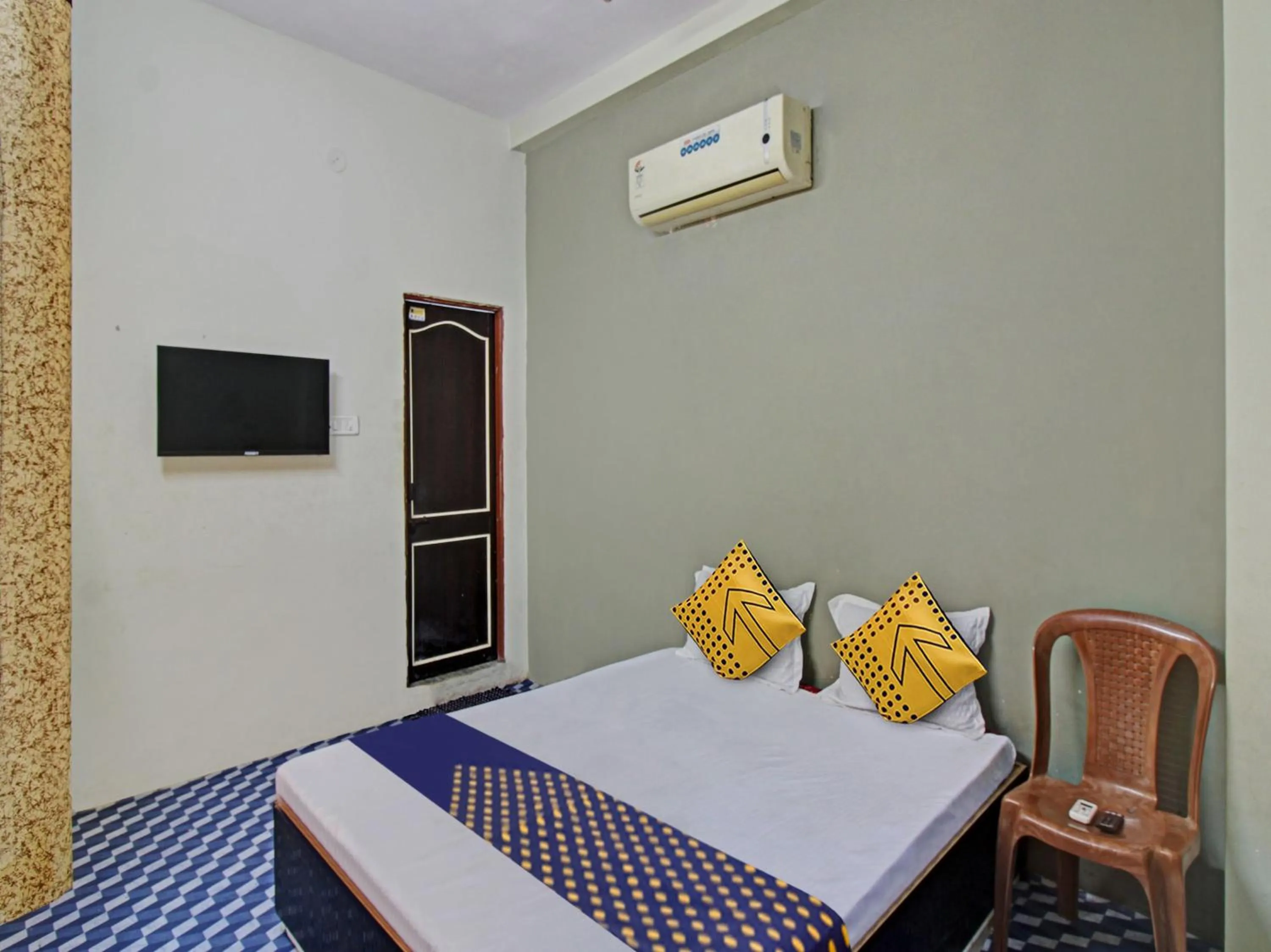Bedroom, Bed in Hotel O G.K Lodging and Guest House