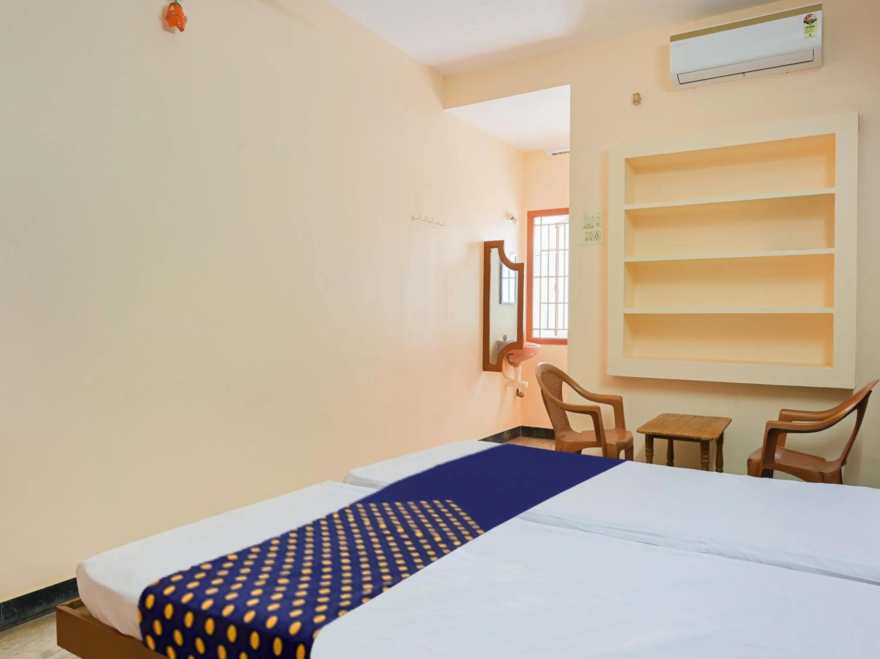 Bathroom, Bed in Hotel O Vel Vel Guest House