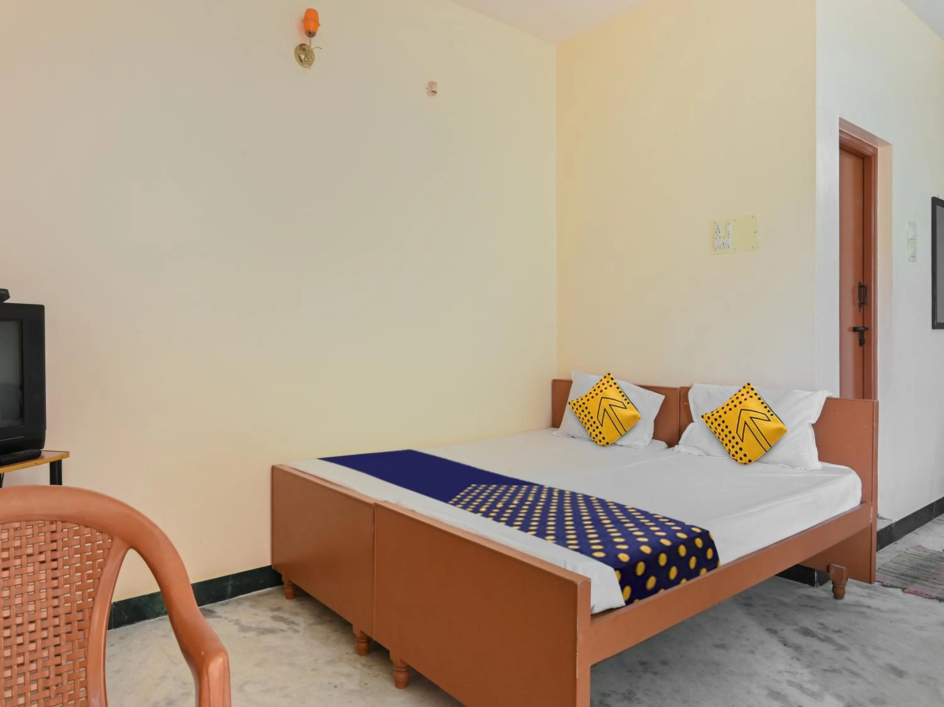 Bedroom, Bed in Hotel O Vel Vel Guest House