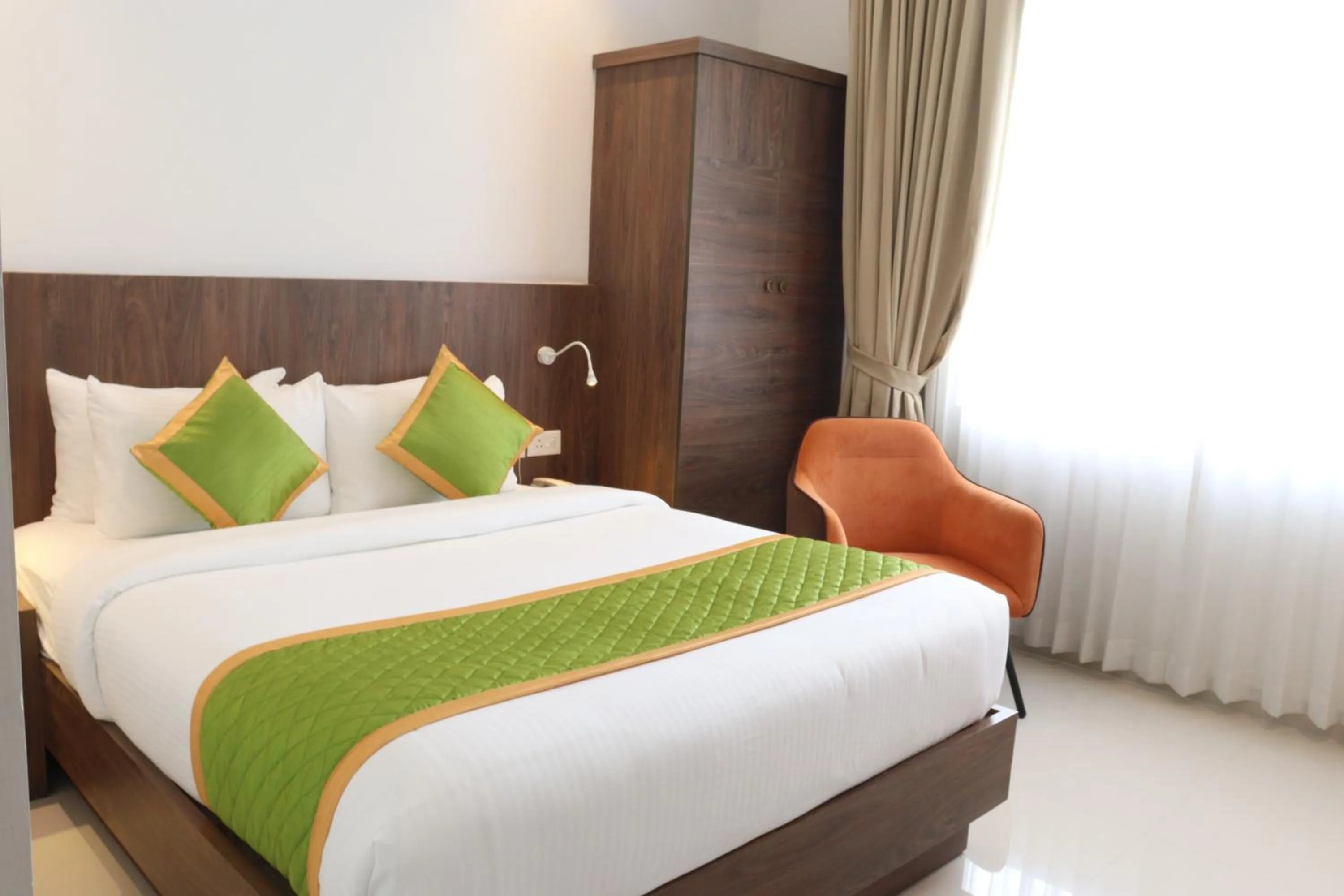 Photo of the whole room, Bed in Hotel Seven Lights