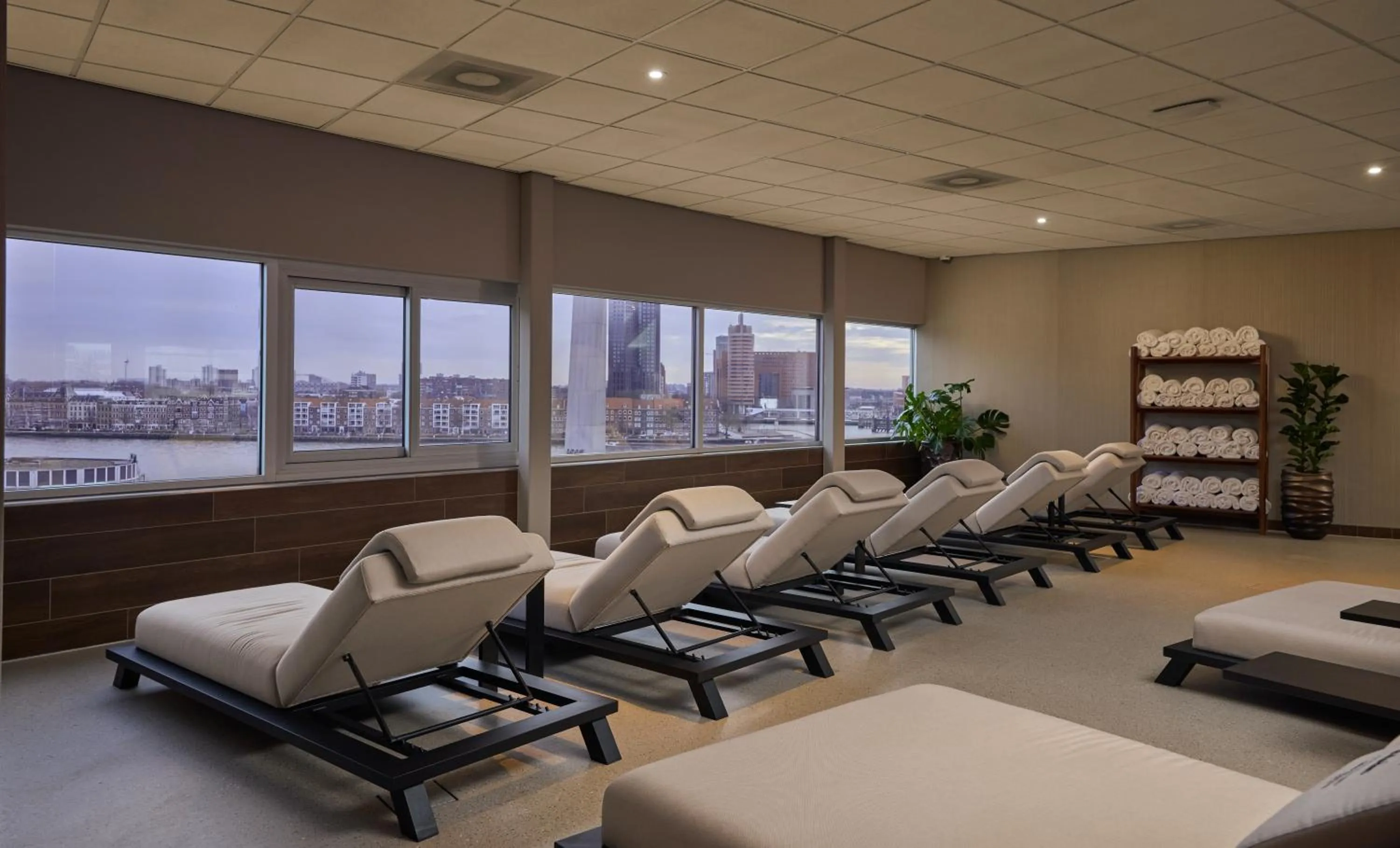 Swimming pool in DoubleTree by Hilton Rotterdam Centre