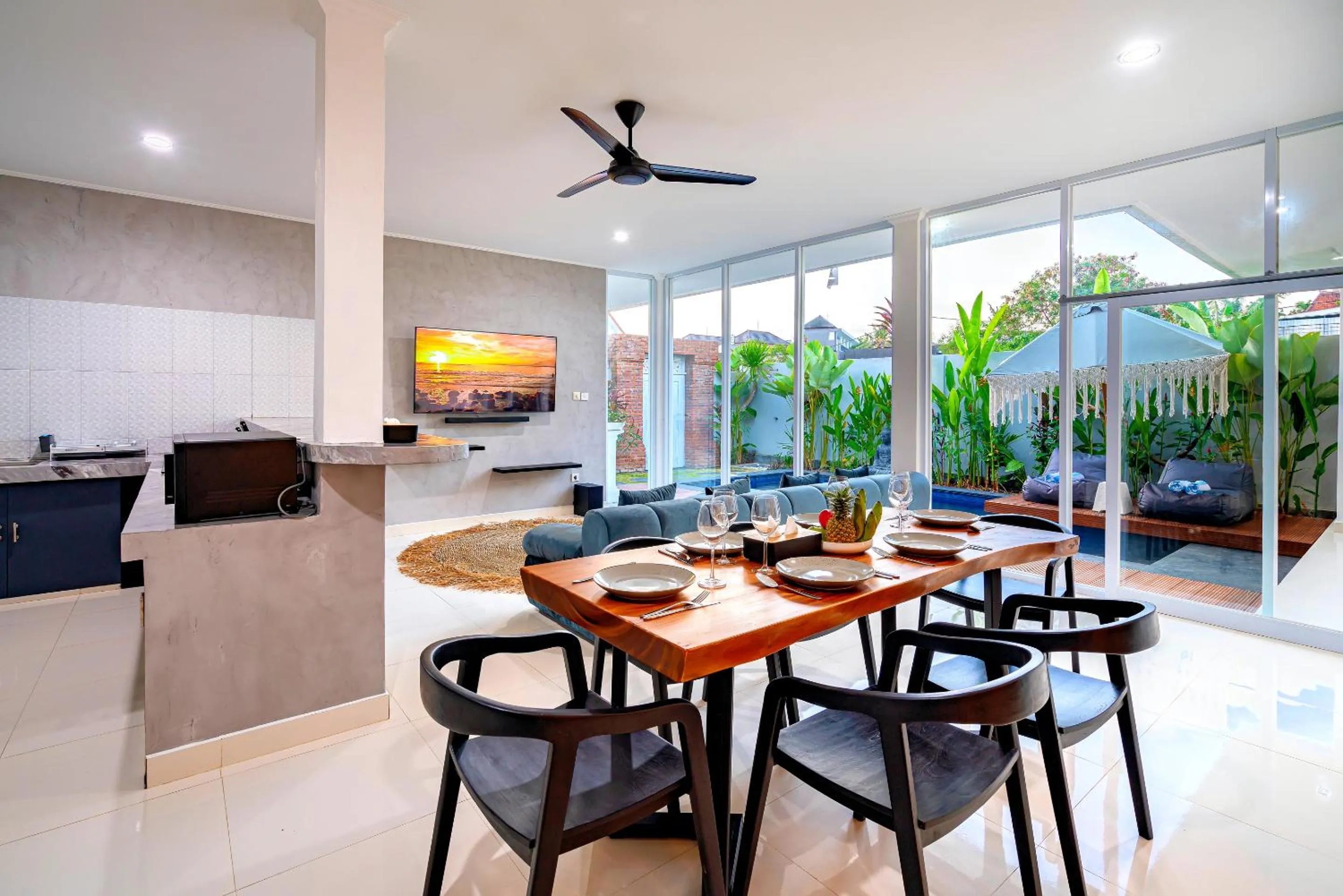 Dining area in Villa Katrin - Canggu
