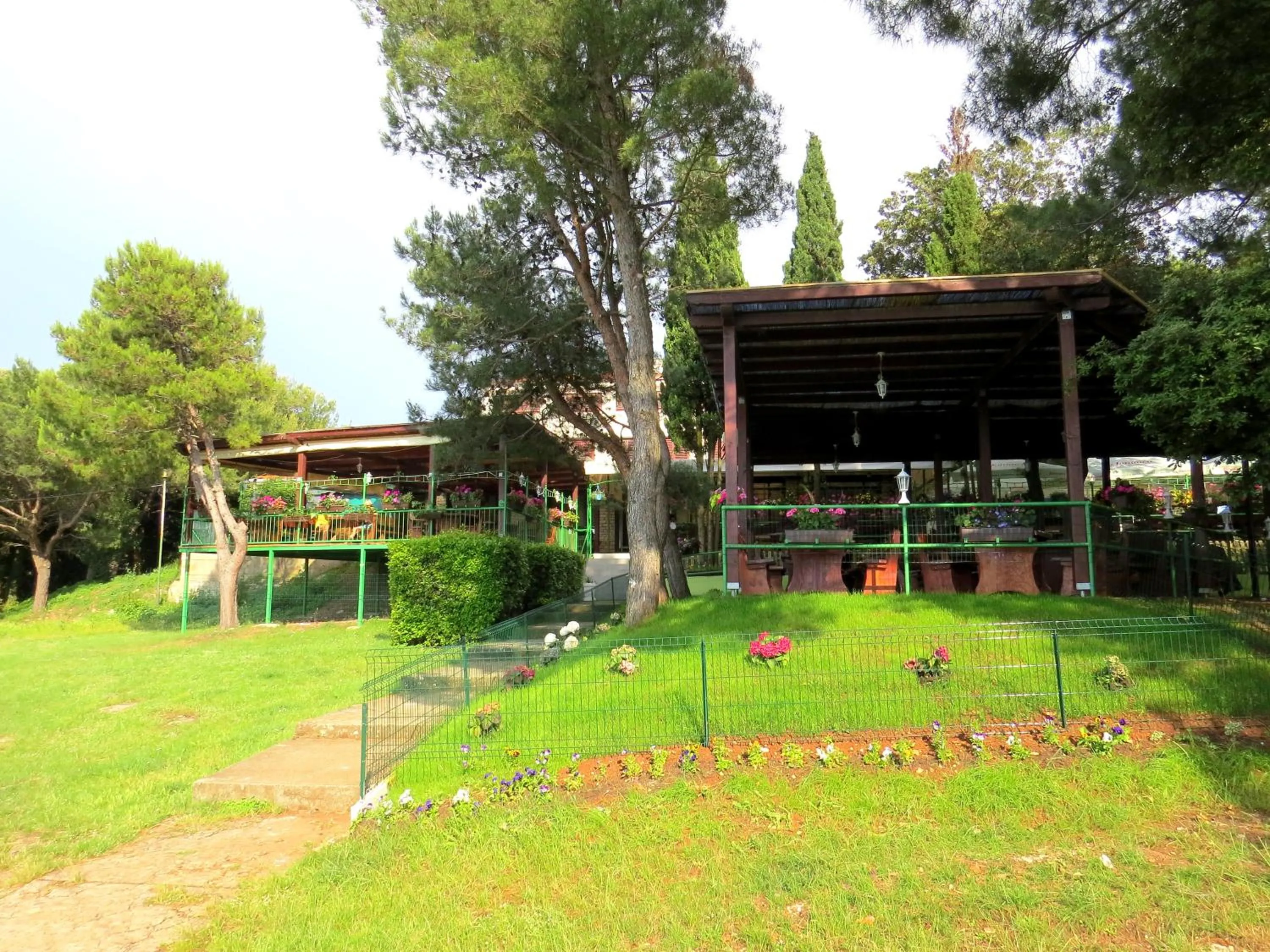 Restaurant/places to eat in Camping Media Mobile Homes in Brioni Sunny Camping