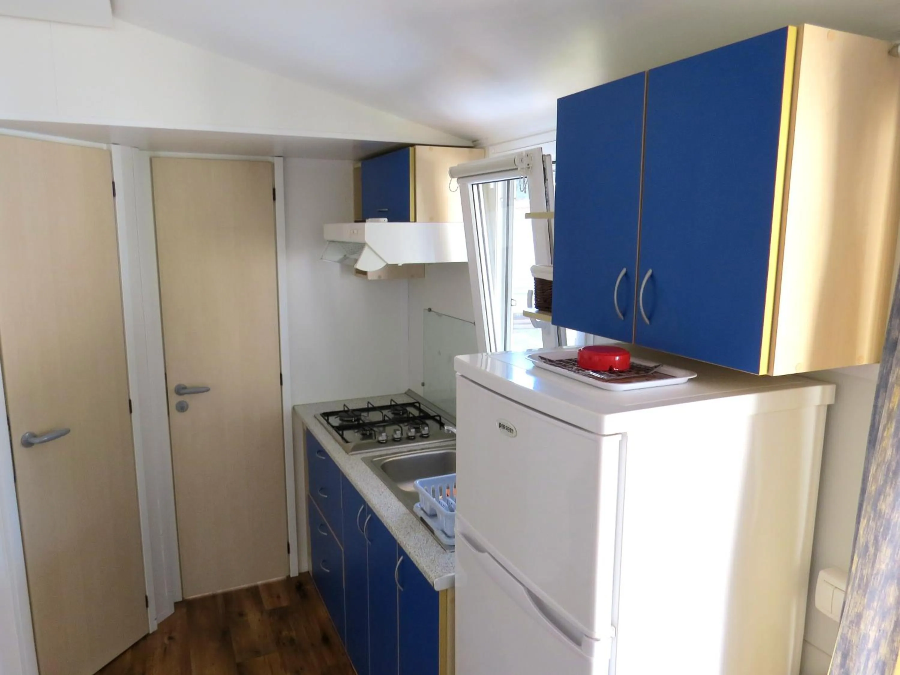 Kitchen or kitchenette in Camping Media Mobile Homes in Brioni Sunny Camping