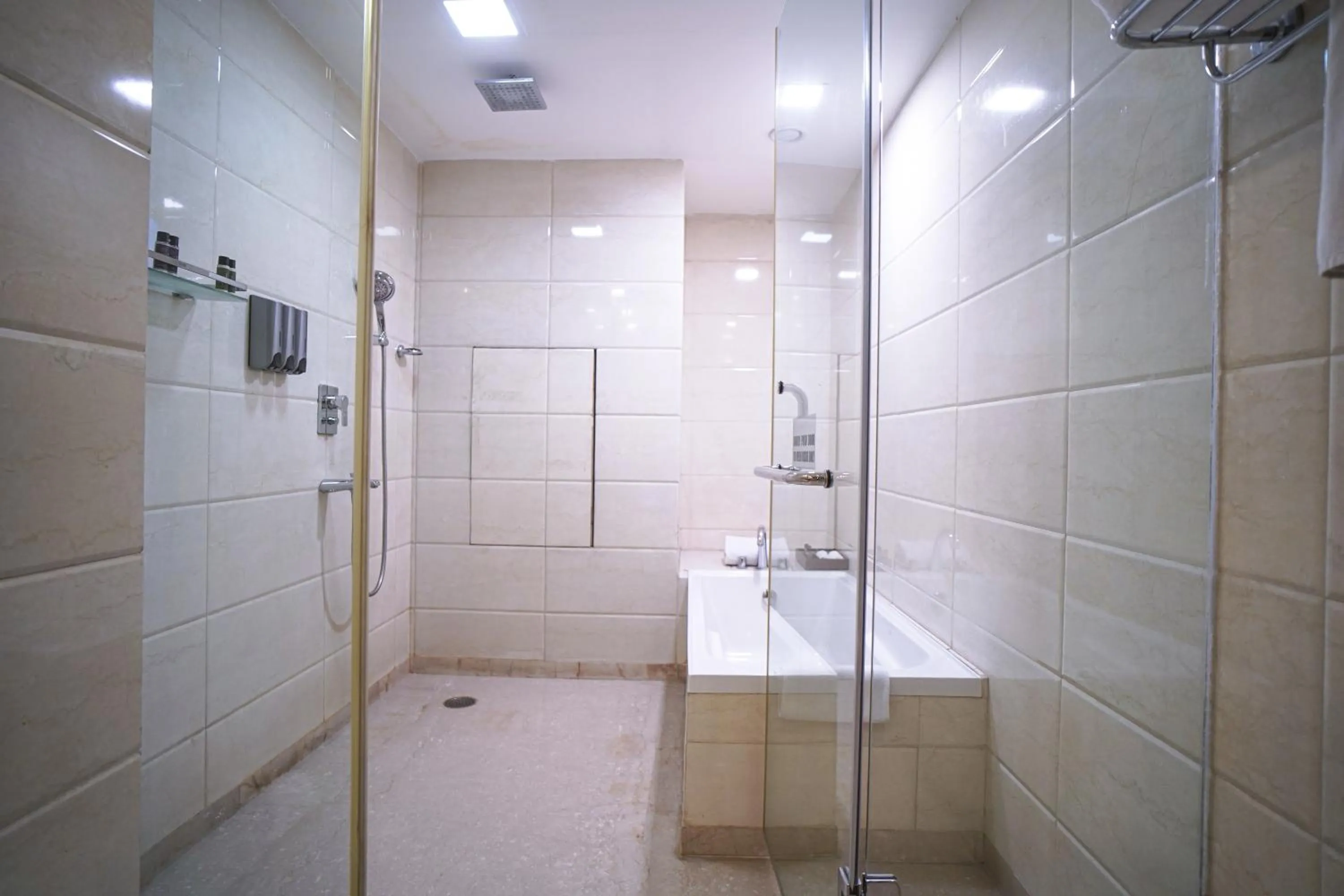 Shower in The Alcor Hotel