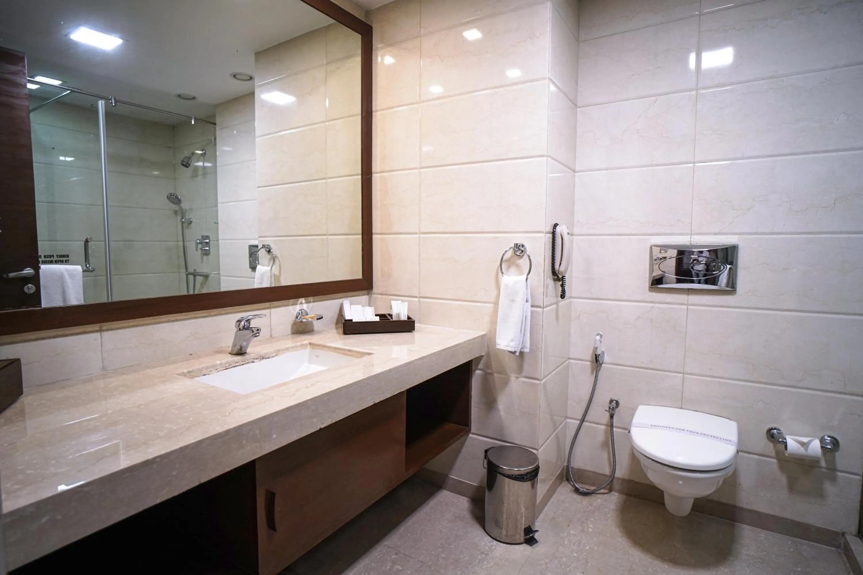 Bathroom in The Alcor Hotel