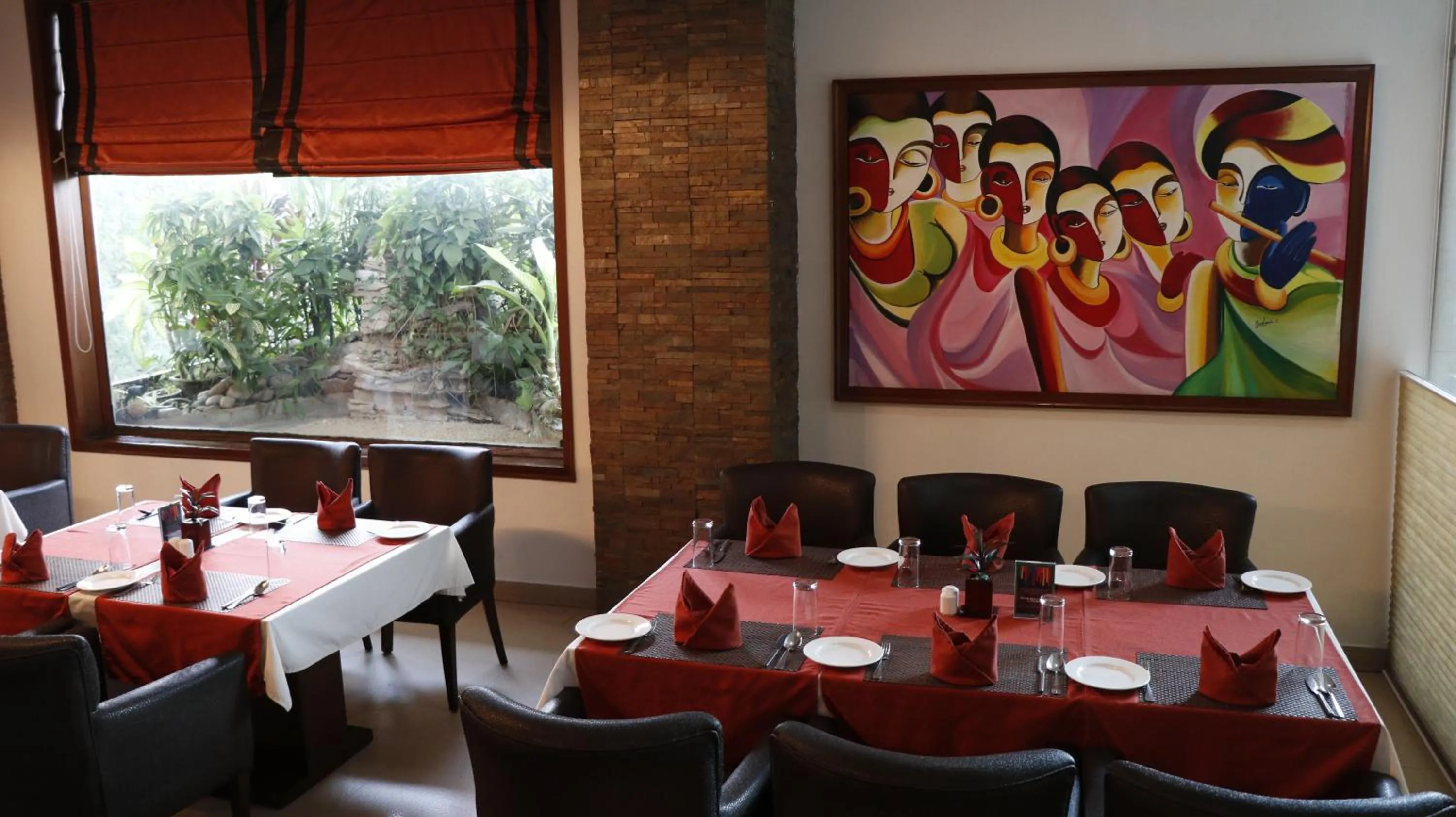 Restaurant/places to eat in The Alcor Hotel