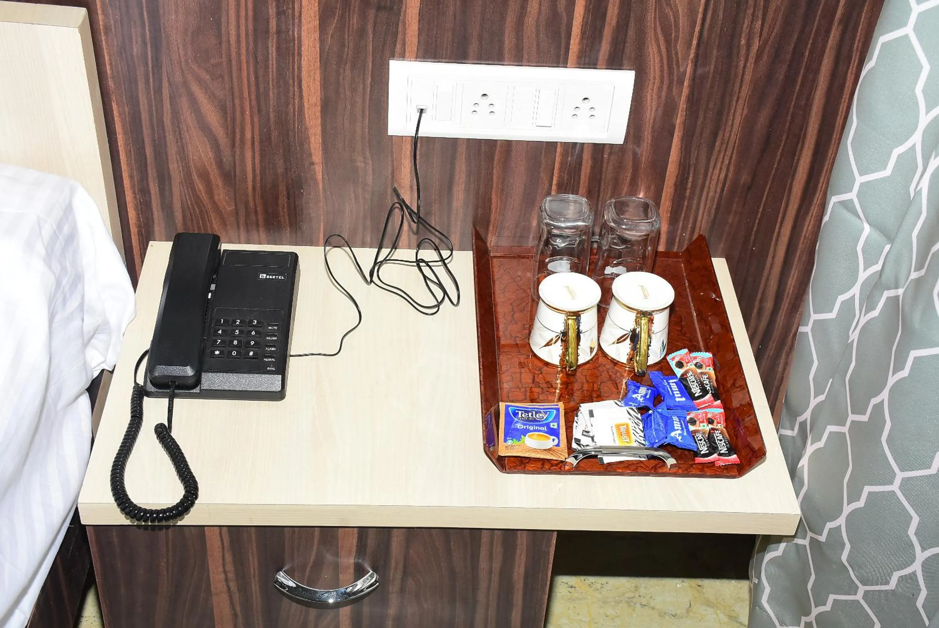 Coffee/tea facilities in Amity Inn
