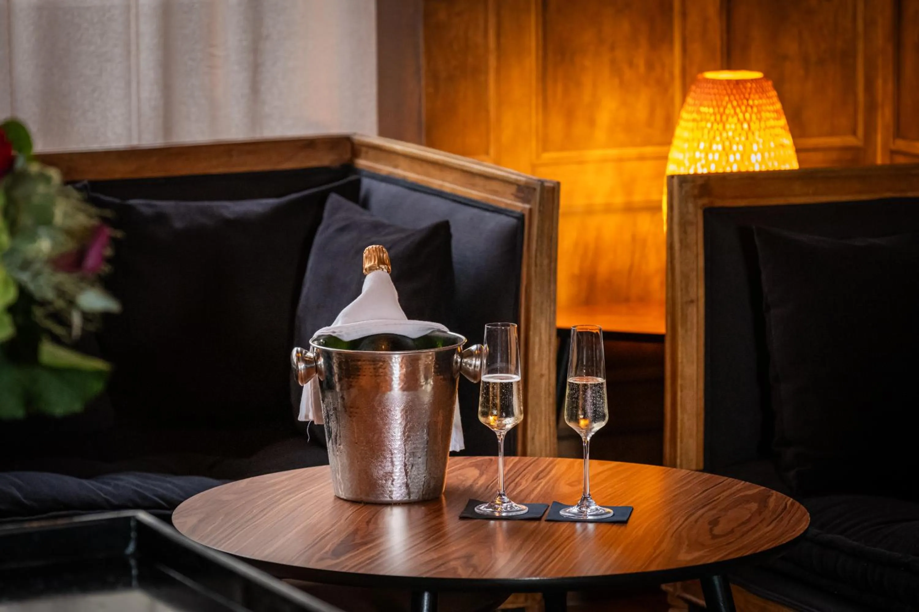 Lounge or bar in Nouvel Hôtel & Appartements