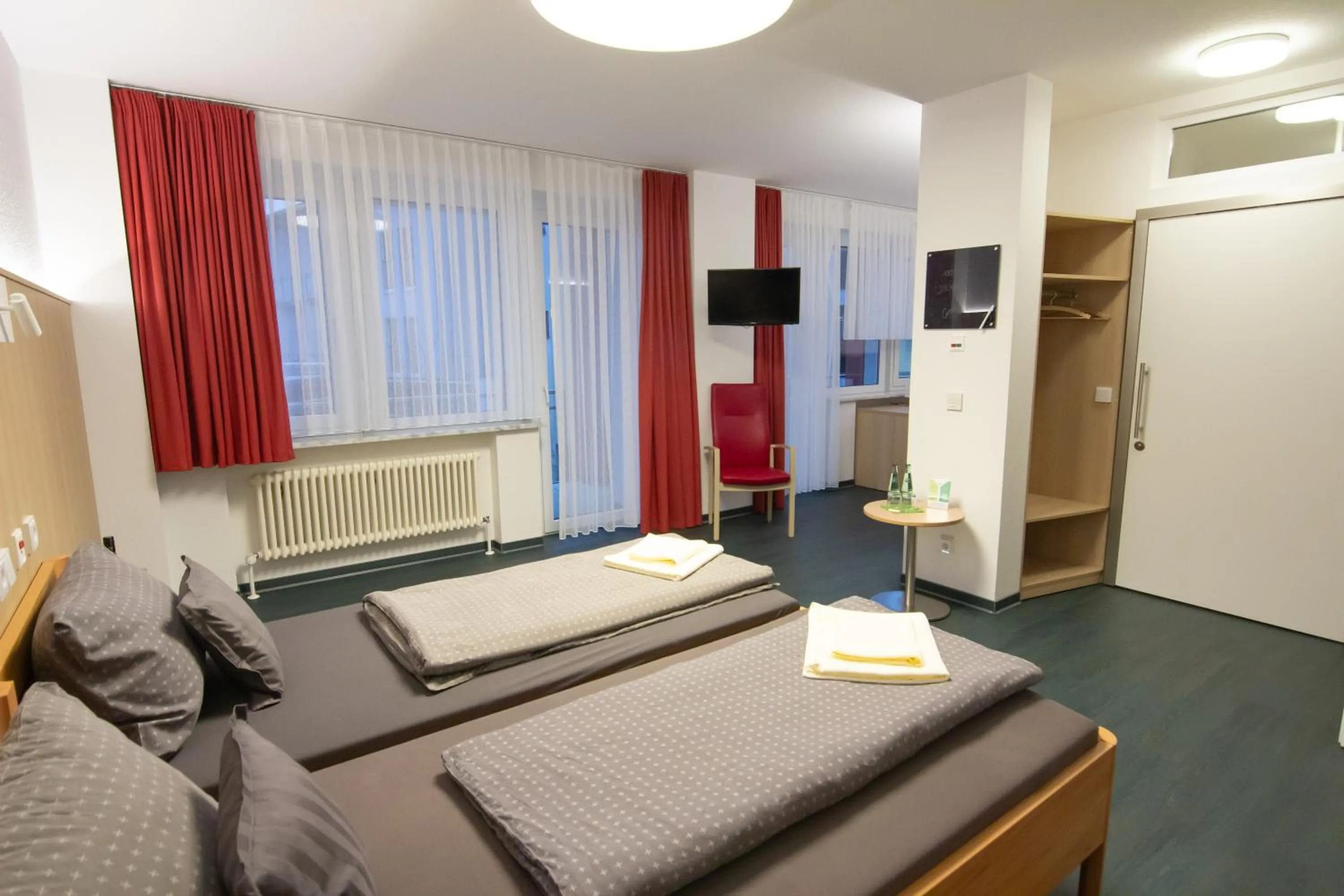 Bed in Green Night Hotel