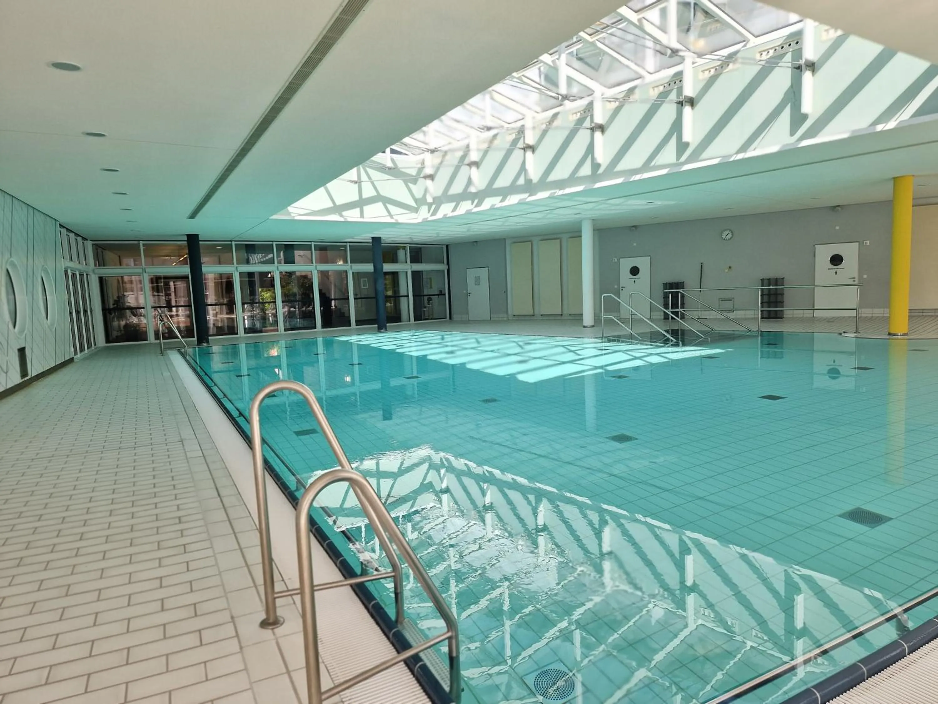 Swimming pool in Green Night Hotel