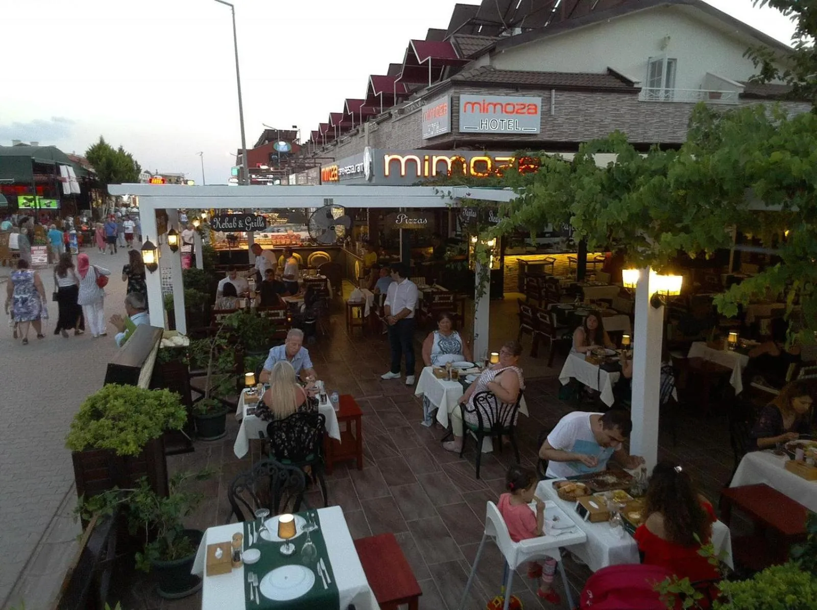 Restaurant/places to eat in Mimoza Hotel