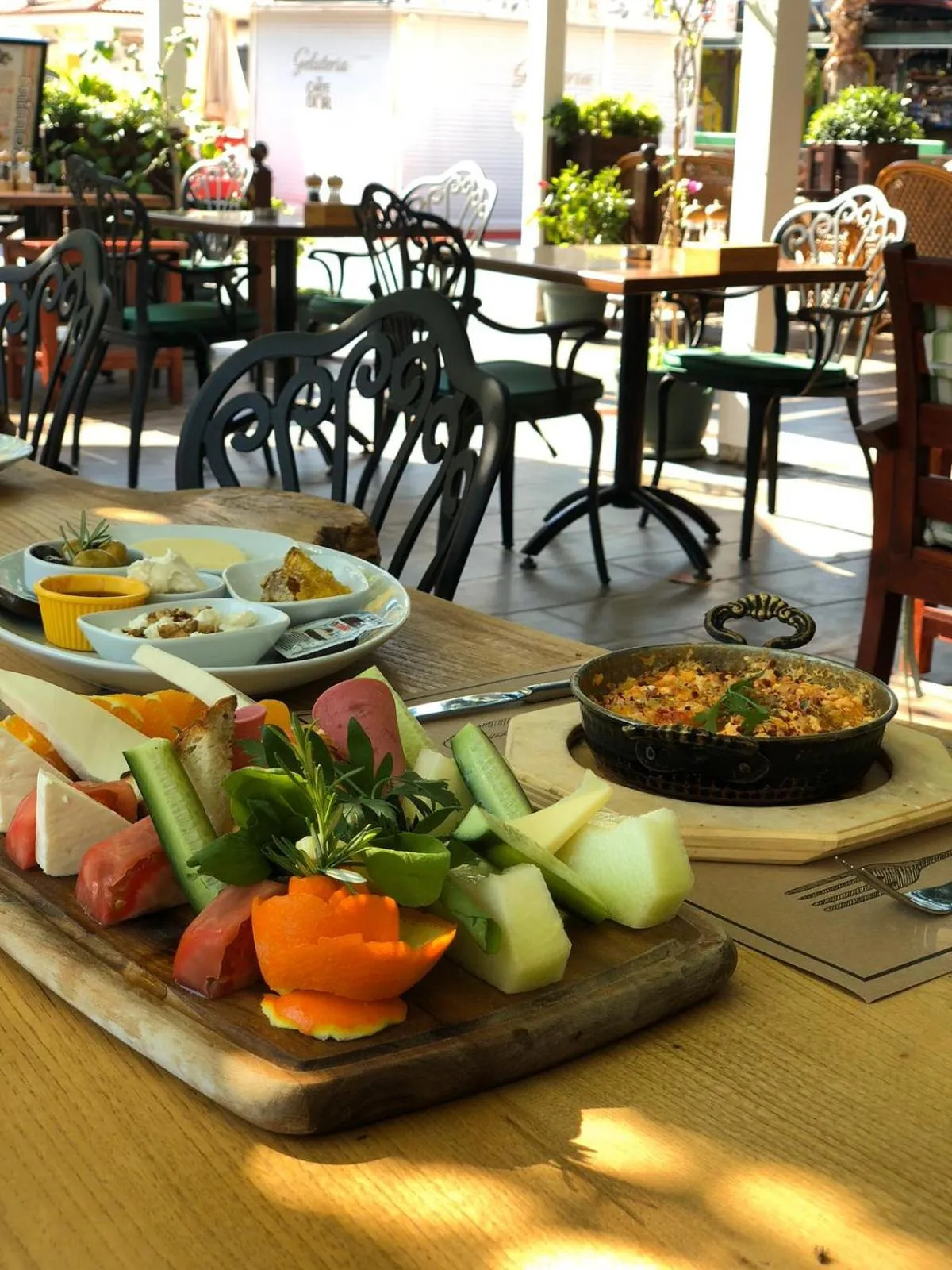 Restaurant/places to eat in Mimoza Hotel