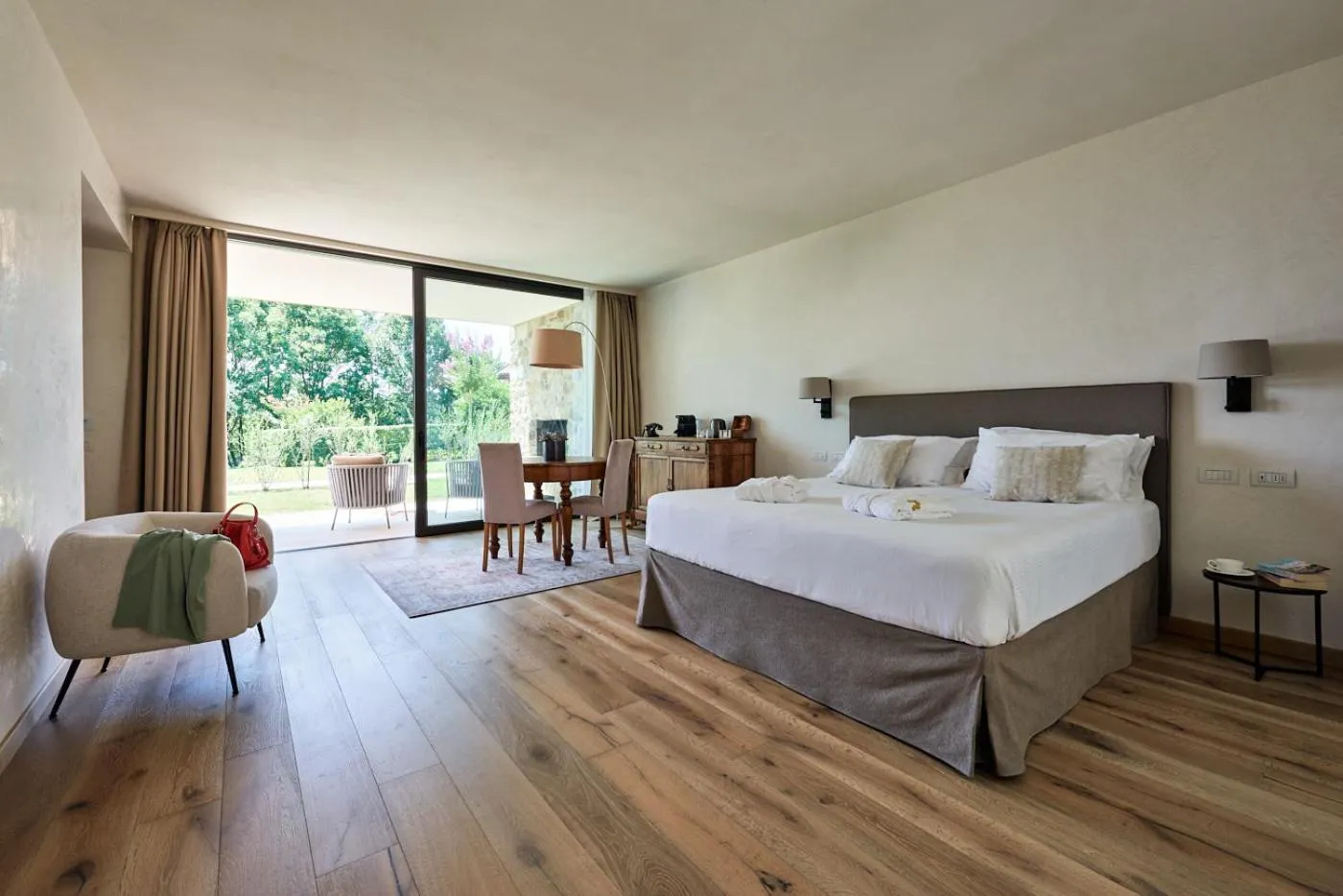 Bedroom, Bed in Relais Rossar Boutique Hotel Garda & Hills