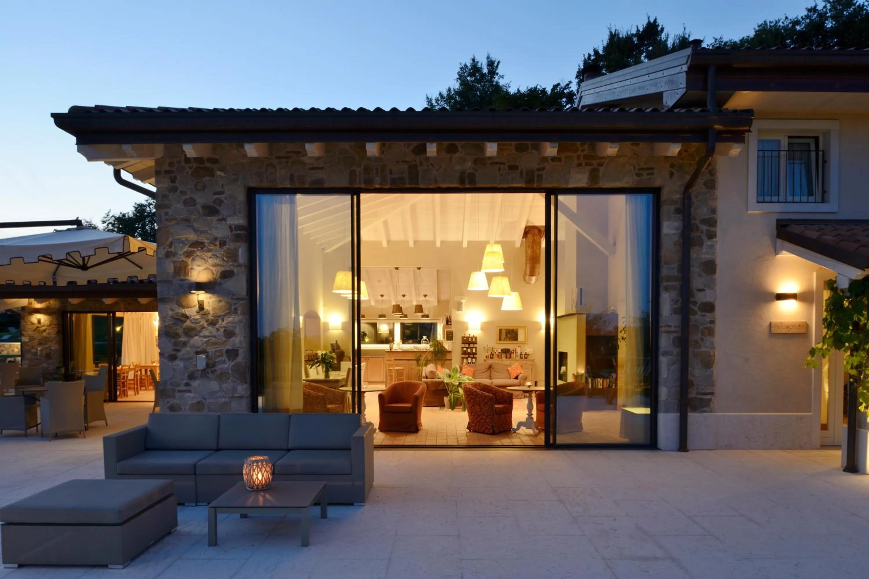 Lobby or reception in Relais Rossar Boutique Hotel Garda & Hills