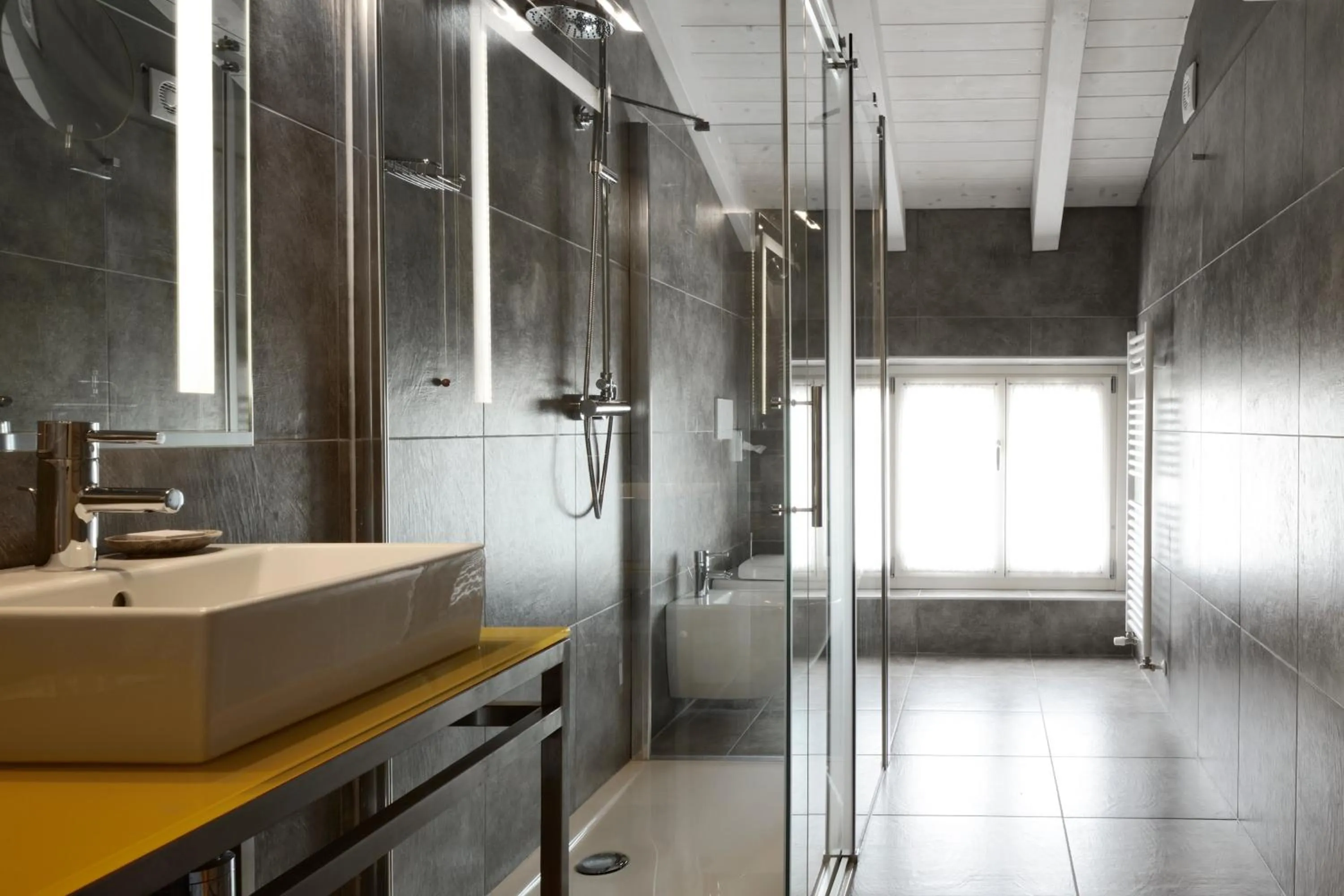 Shower in Relais Rossar Boutique Hotel Garda & Hills