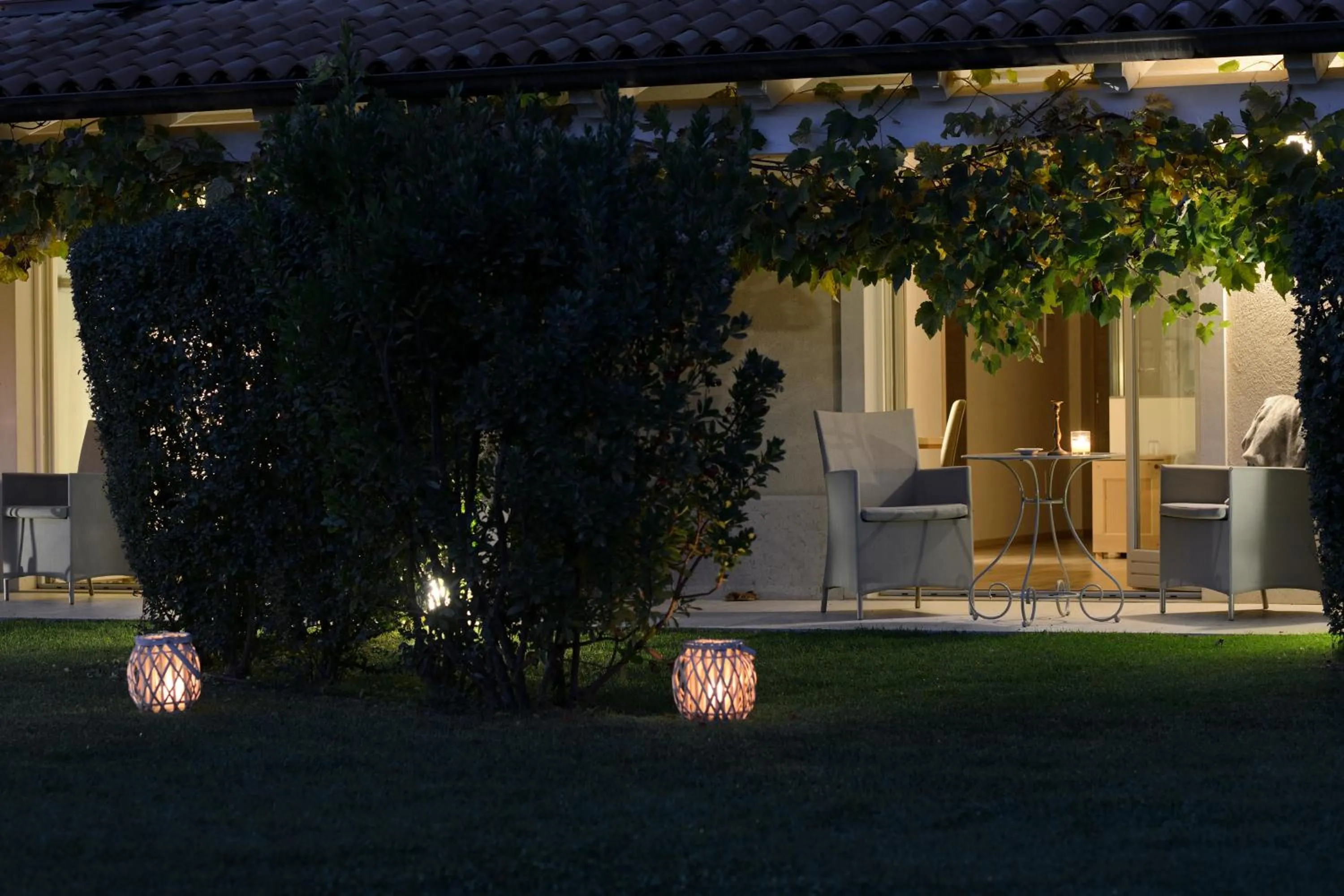 Patio in Relais Rossar Boutique Hotel Garda & Hills