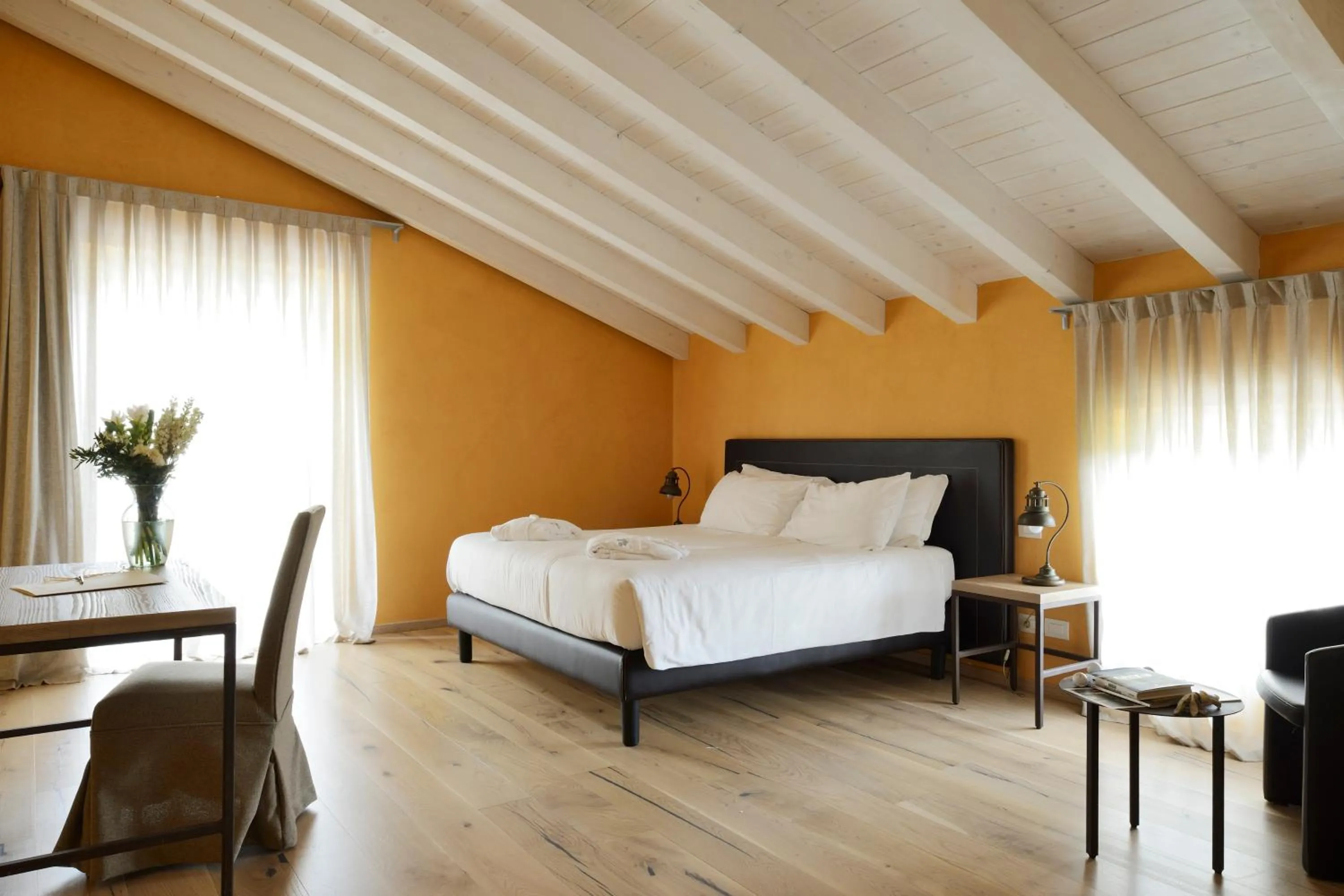 Photo of the whole room, Bed in Relais Rossar Boutique Hotel Garda & Hills