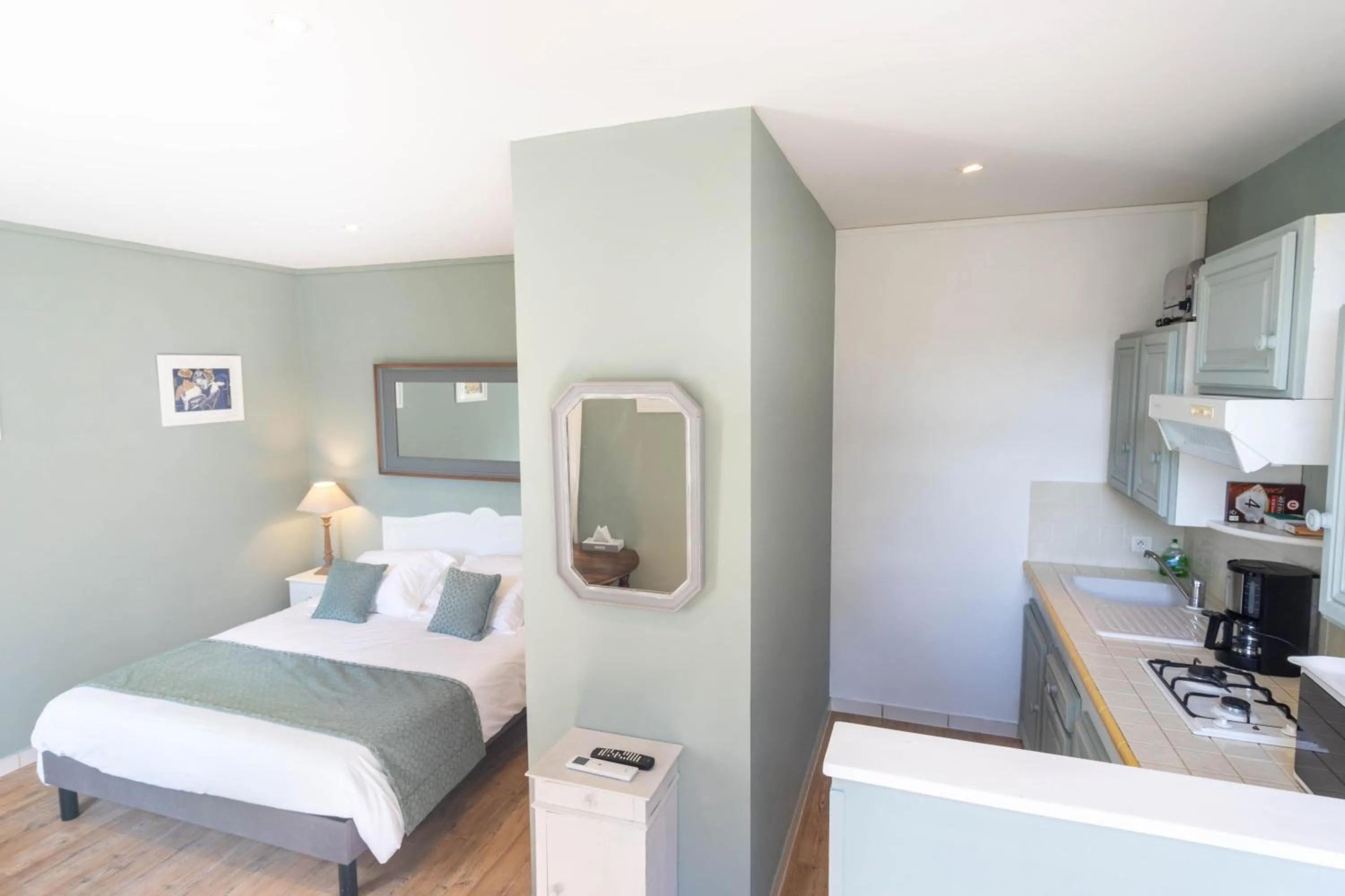 Bed in Demeures et Châteaux Hôtel L'Hermitage