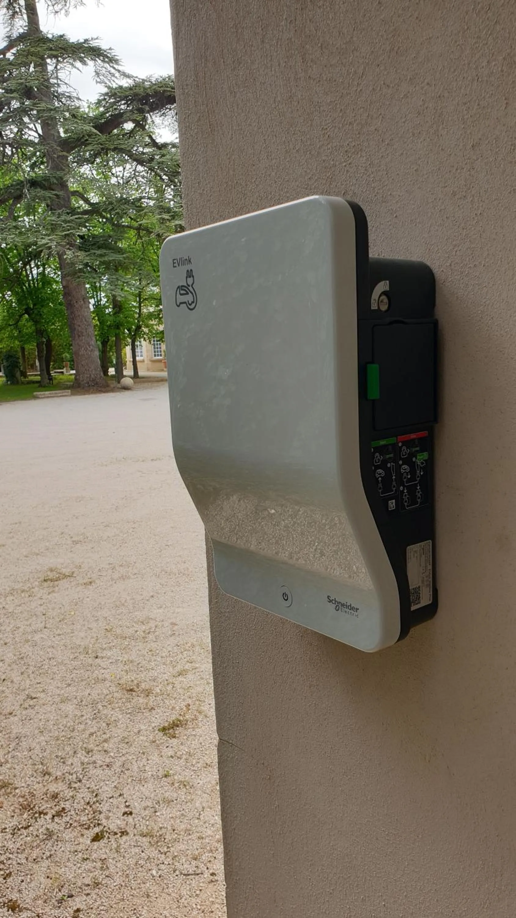 Parking in Demeures et Châteaux Hôtel L'Hermitage