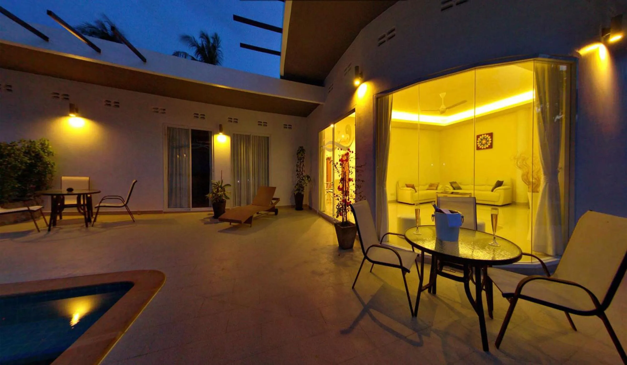 Night in The Inspiration Residence