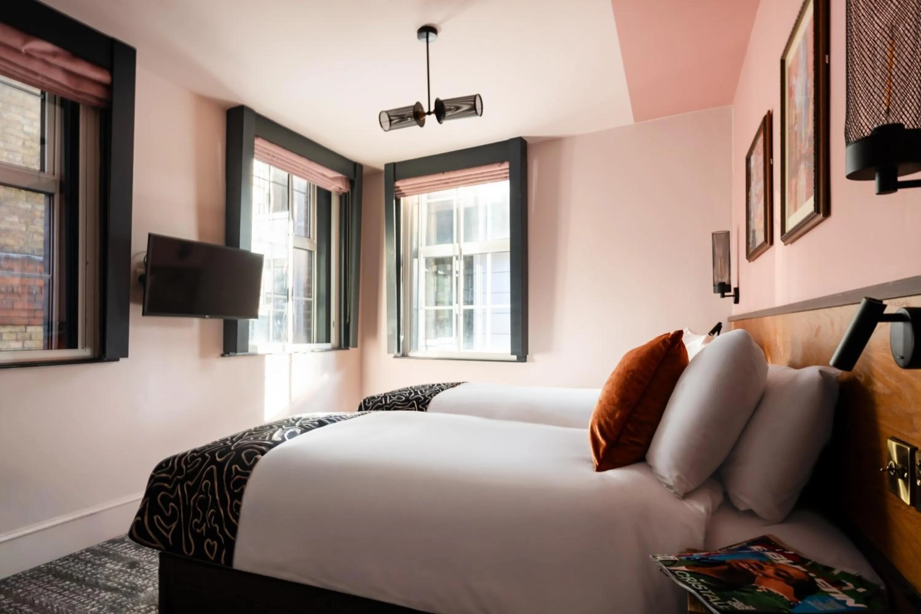 Bed in The Wellington Hotel