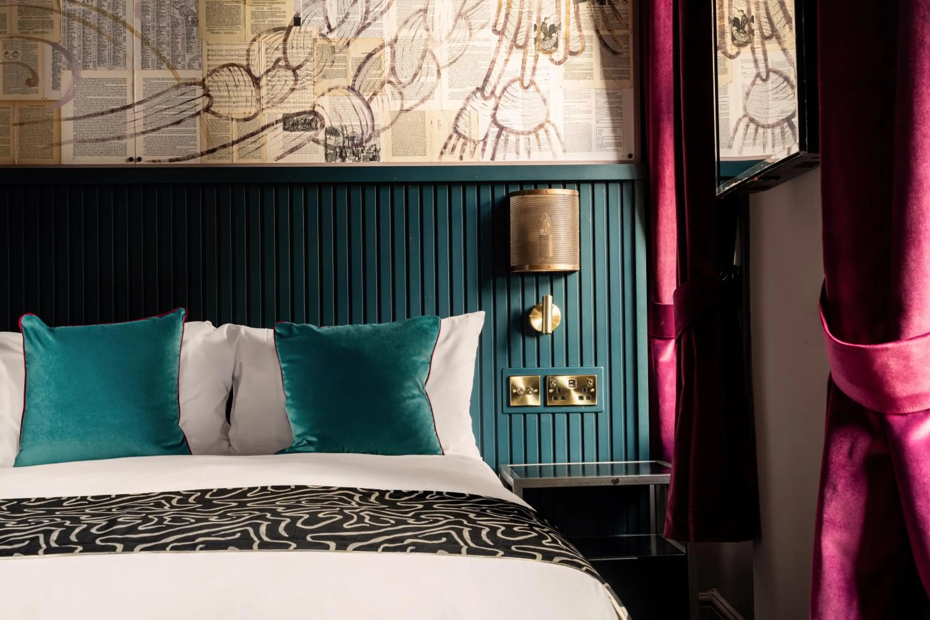 Bed in The Wellington Hotel