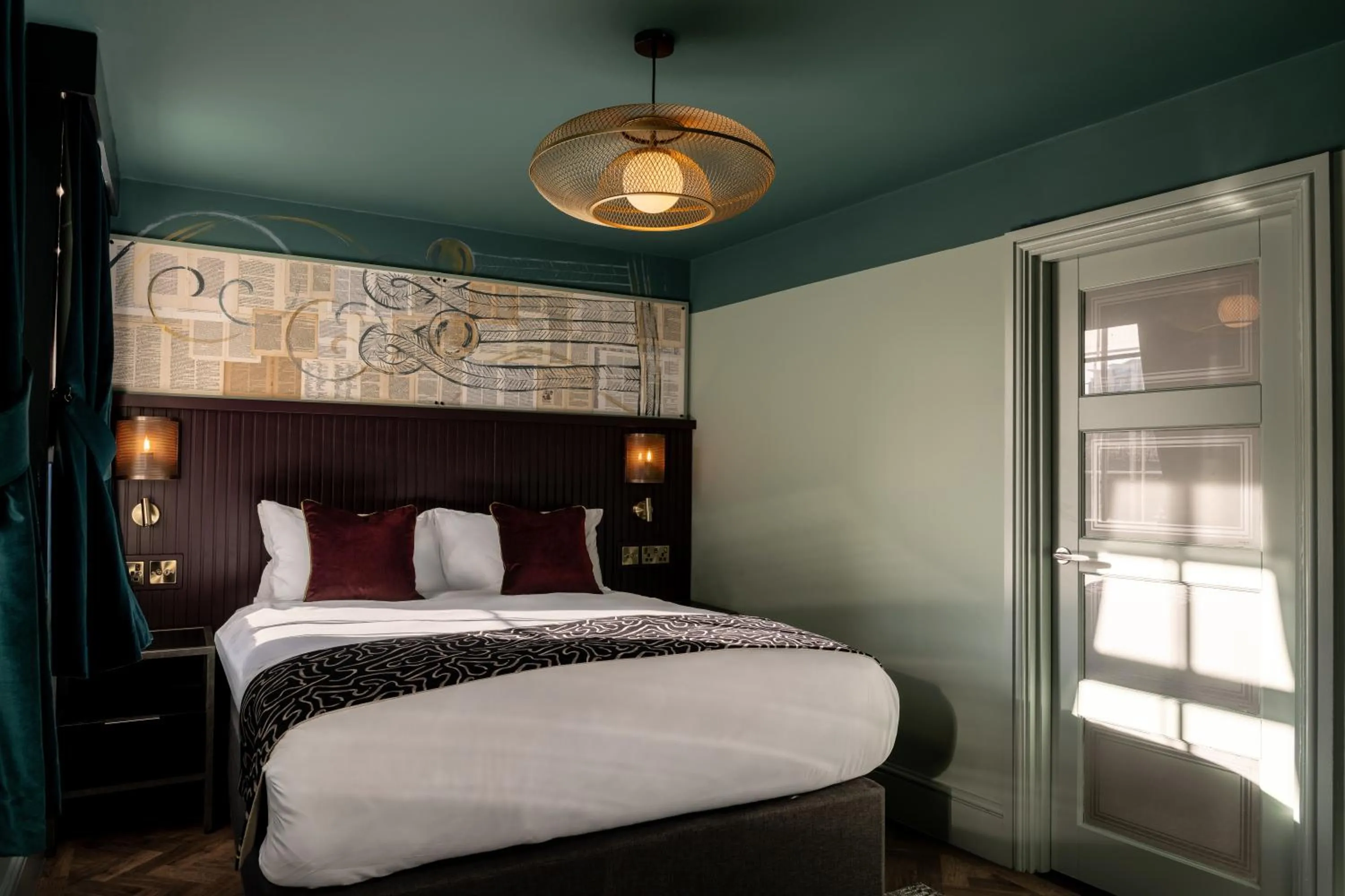 Bed in The Wellington Hotel