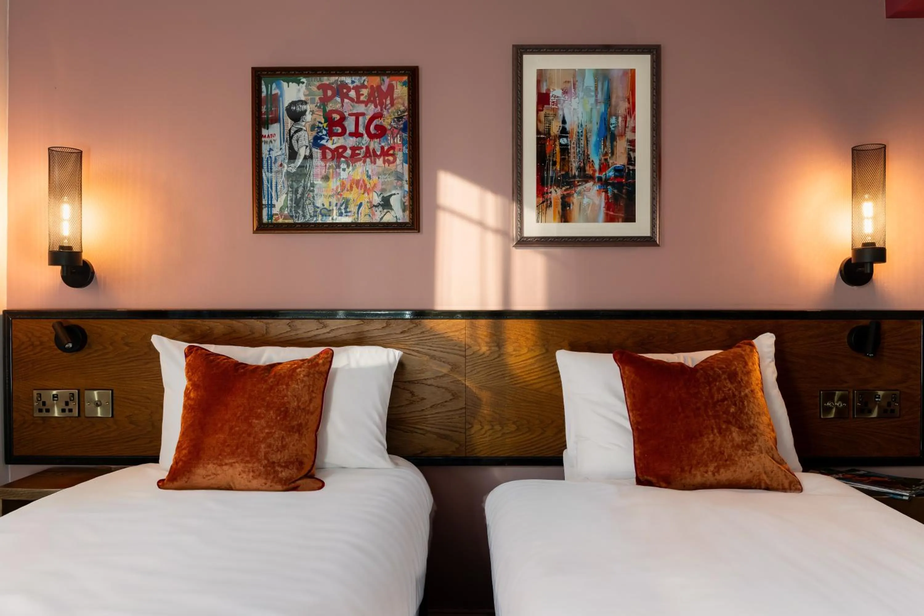 Bed in The Wellington Hotel